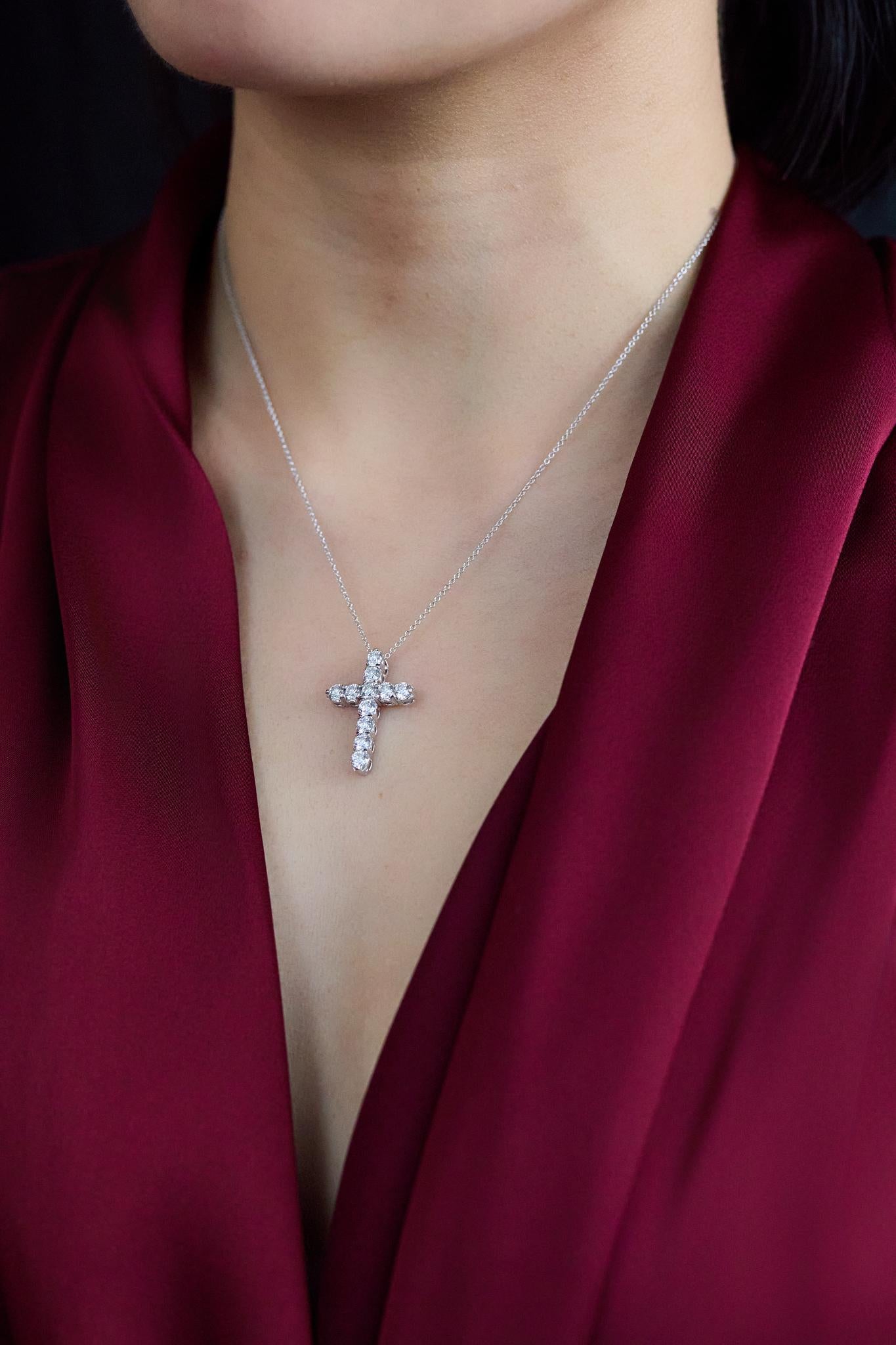 Taglio rotondo Roman Malakov Diamonds, collana con ciondolo a croce con diamanti rotondi taglio Brilliante da 1.59 carati in vendita