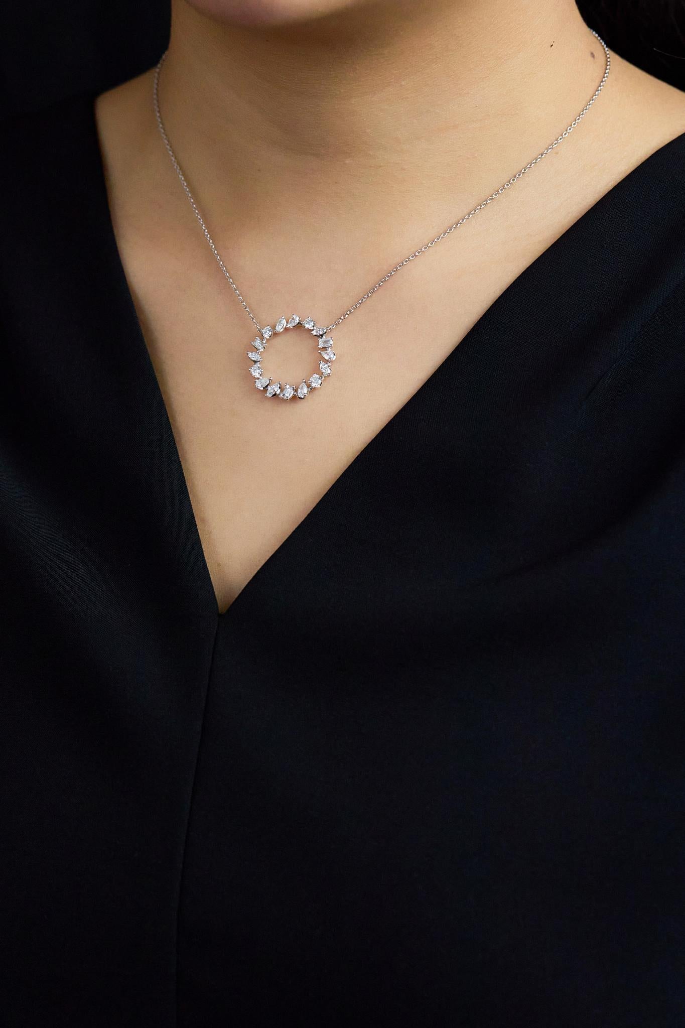 Roman Malakov 1.61 Carats Total Mixed-Cut Diamond Pendant Necklace in White Gold In New Condition For Sale In New York, NY