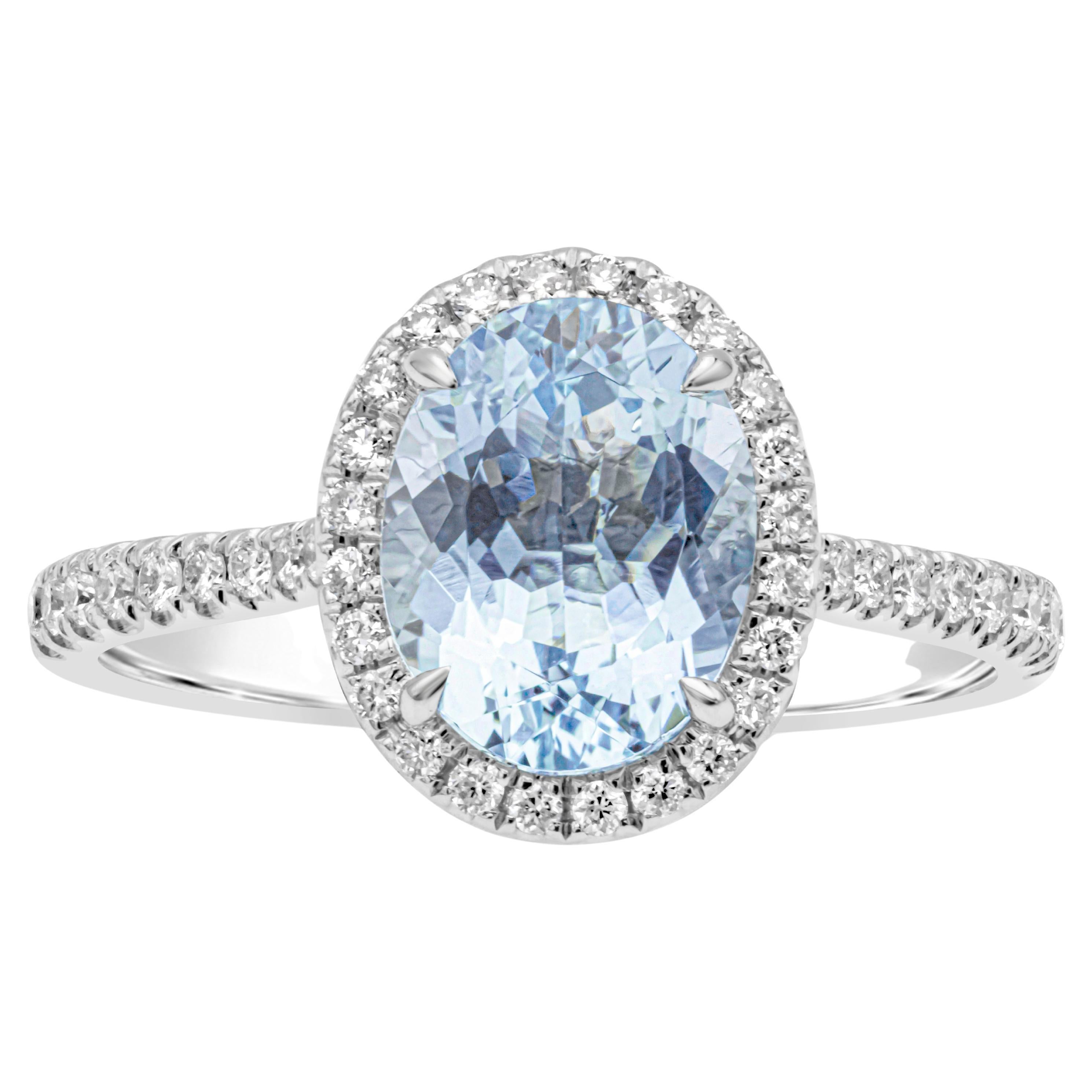 Roman Malakov Bague de fiançailles avec aigue-marine bleue taille ovale de 1,69 carat et halo de diamants en vente