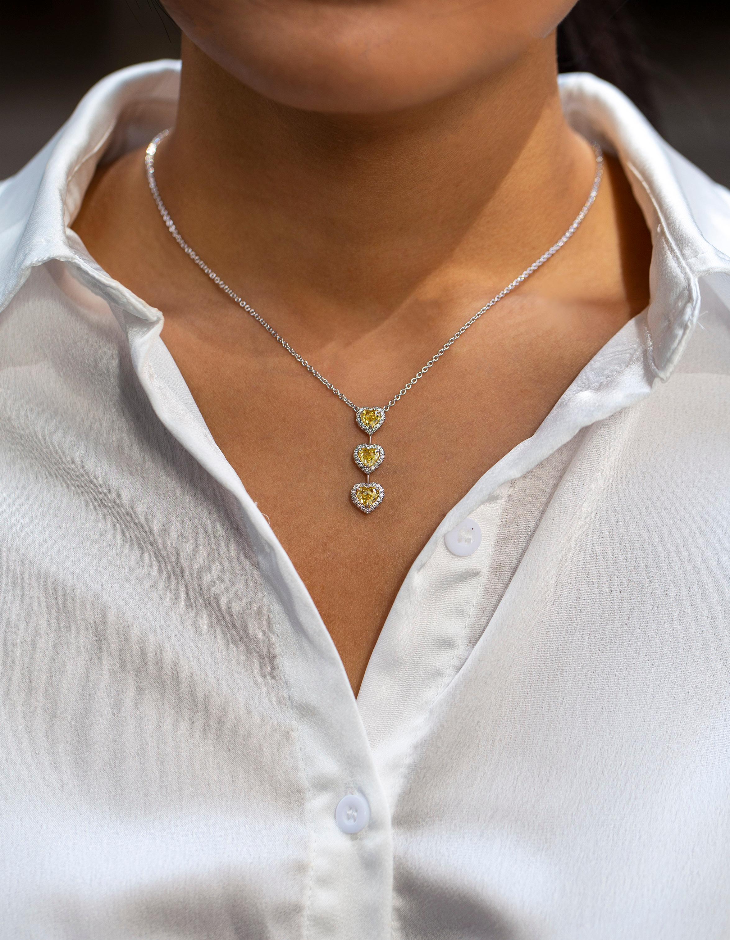 Contemporary Roman Malakov, 1.75 Total Carat Three Stone Heart Shape Diamond Pendant Necklace For Sale
