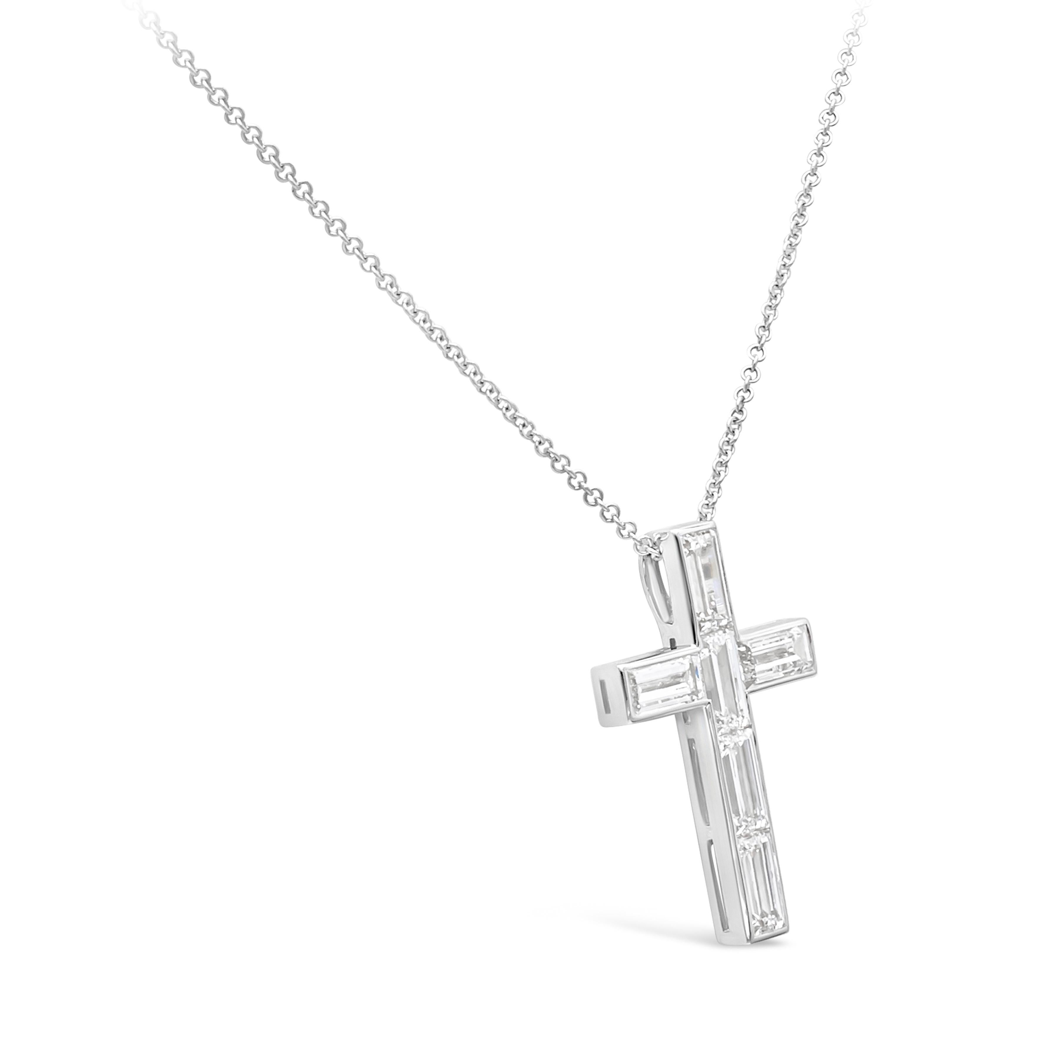 Roman Malakov 1.76 Carats Total Baguette Cut Diamond Cross Pendant Necklace In New Condition For Sale In New York, NY