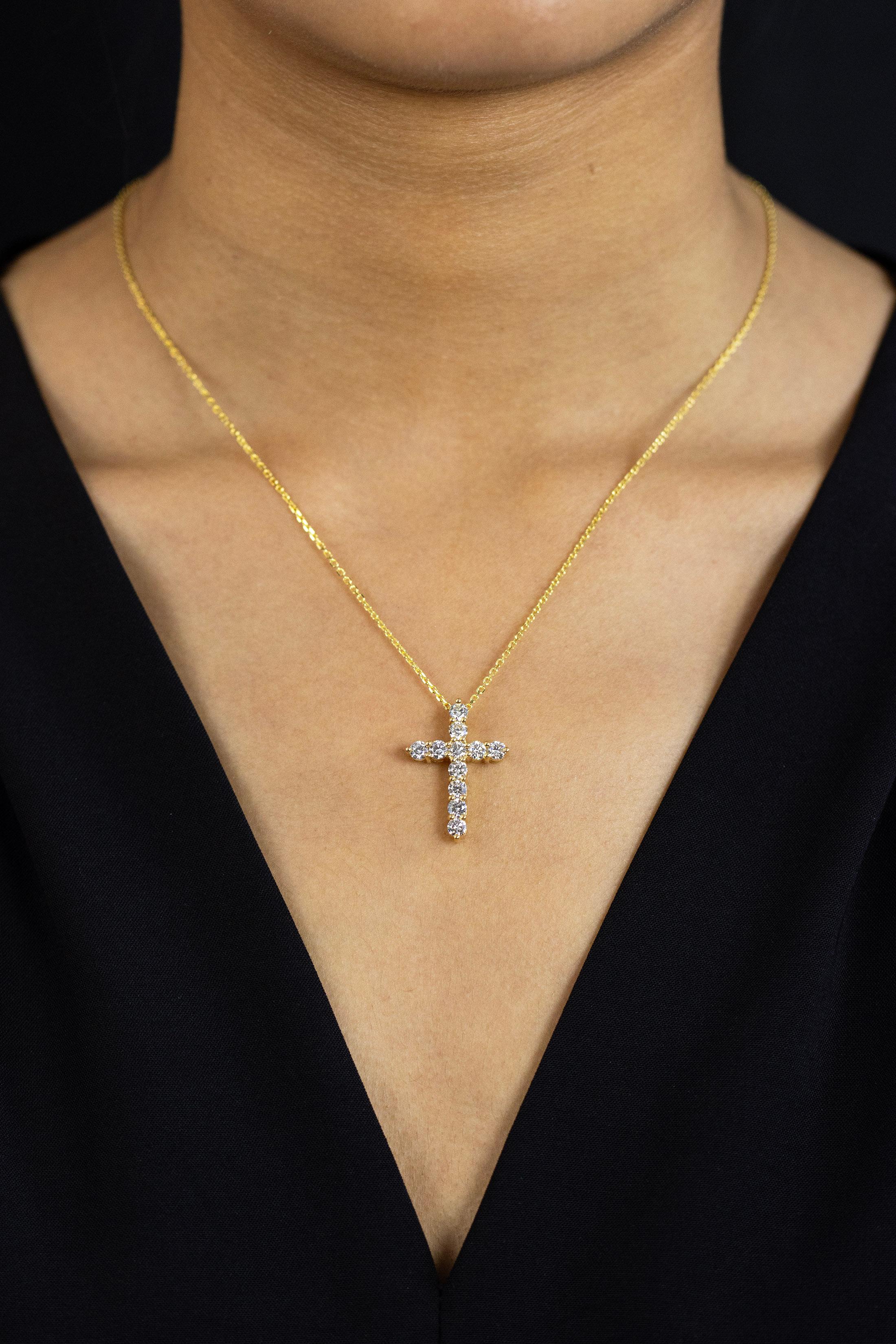 Roman Malakov 1.77 Carats Total Brilliant Round Diamond Cross Pendant Necklace In New Condition For Sale In New York, NY