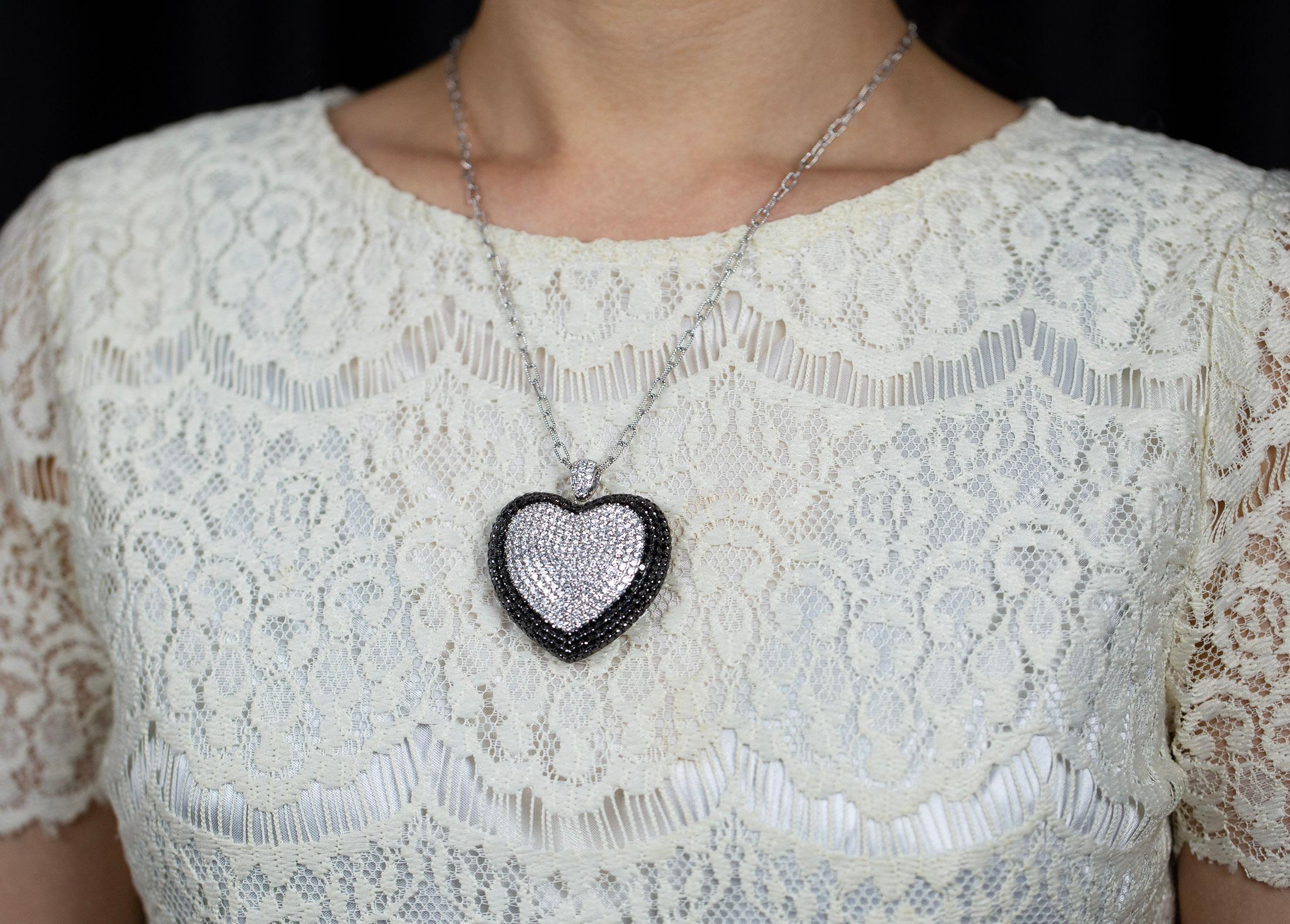 Contemporary Roman Malakov 17.70 Carats Black & White Round Diamond Heart Pendant Necklace For Sale