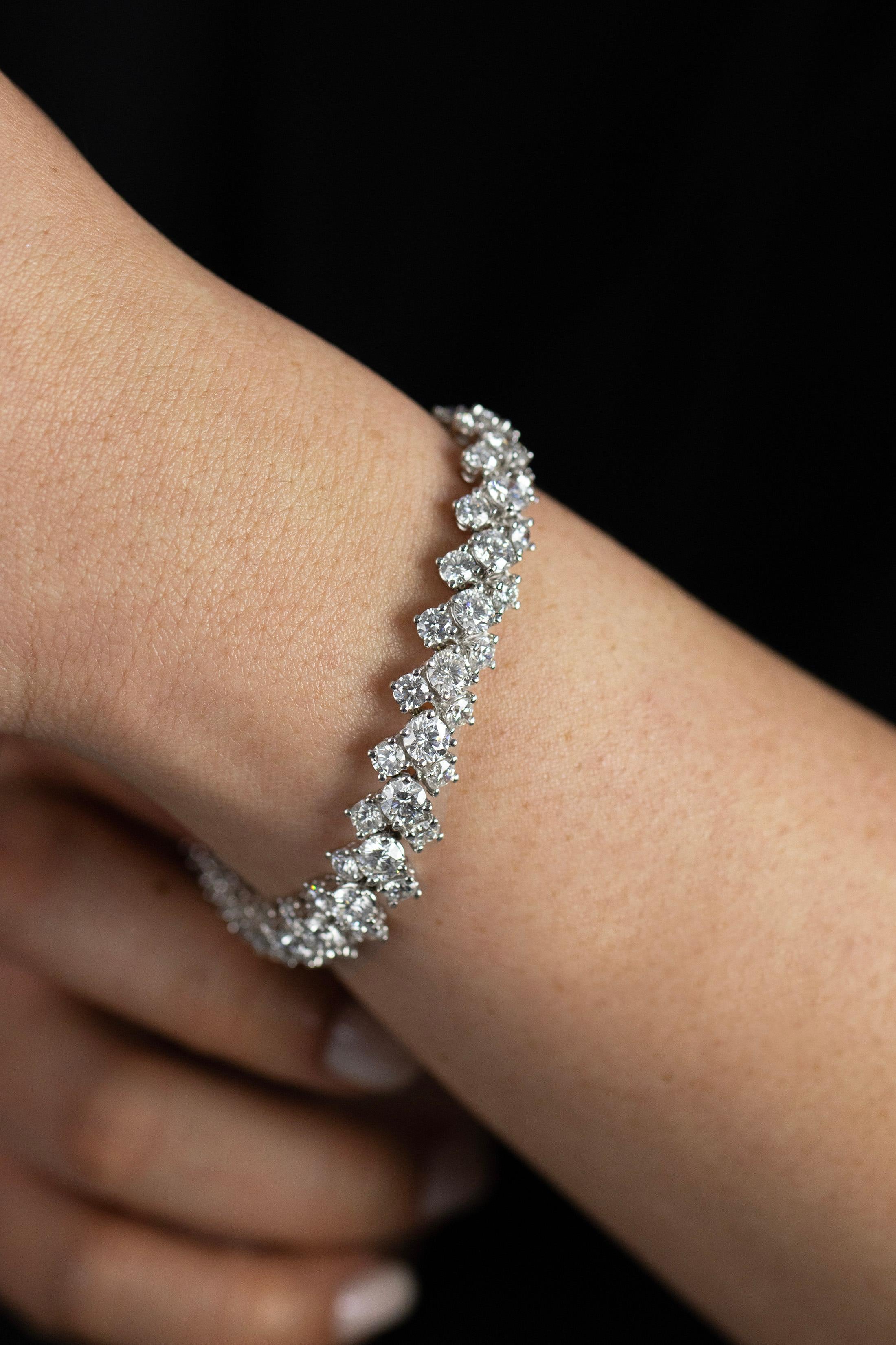 Roman Malakov 17.71 Carats Total Round Cut Three-Row Diamond Tennis Bracelet In New Condition For Sale In New York, NY