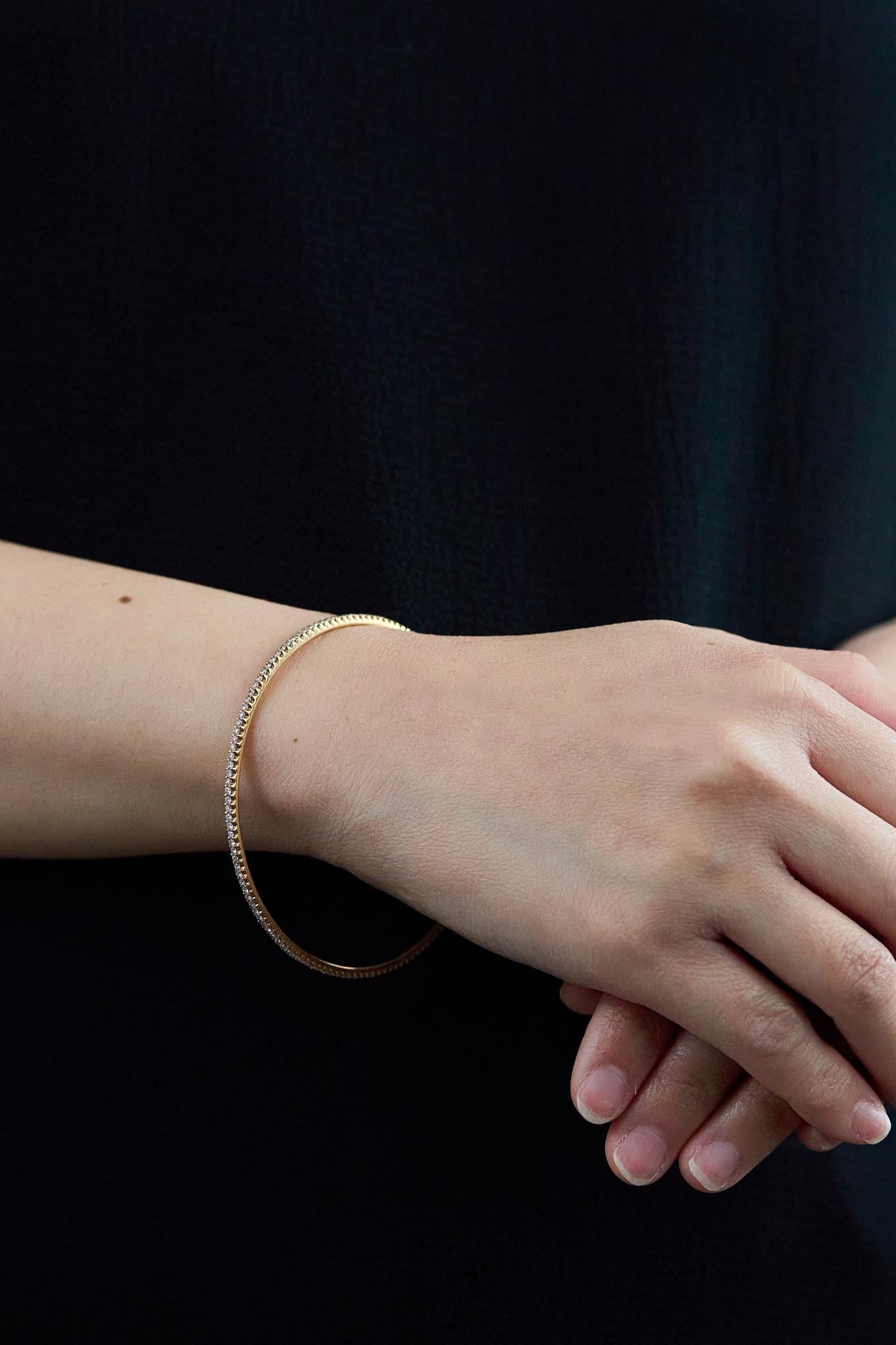 Roman Malakov Bracelet jonc en or rose 18 carats avec diamants ronds de 1,78 carat Pour femmes en vente