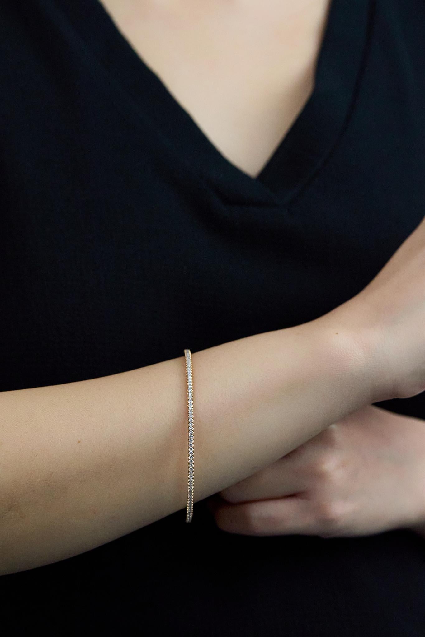 Roman Malakov Bracelet jonc en or rose 18 carats avec diamants ronds de 1,78 carat en vente 1