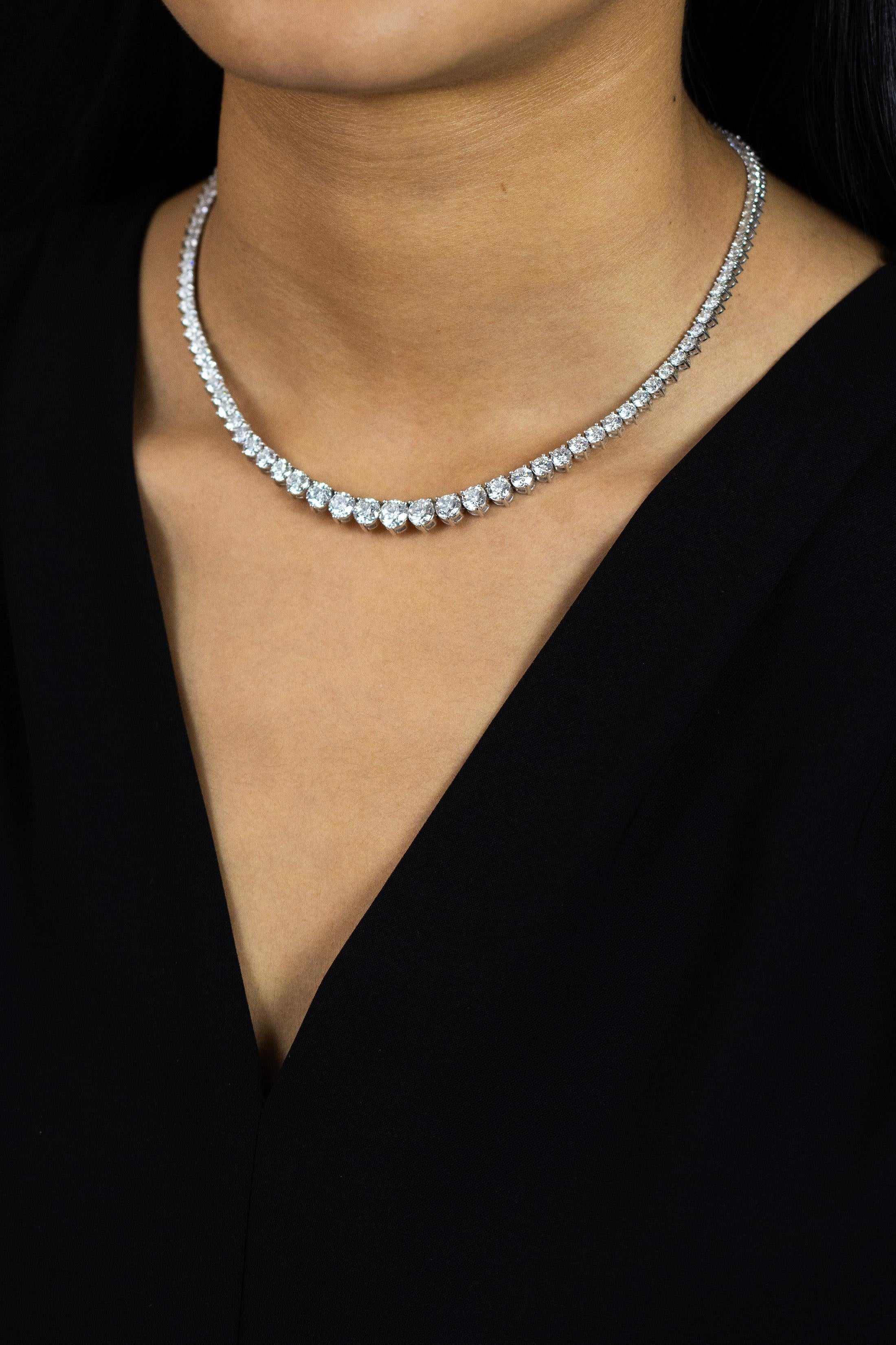 Roman Malakov 18 Carats Total Graduating Round Diamond Riviere Tennis Necklace In New Condition For Sale In New York, NY