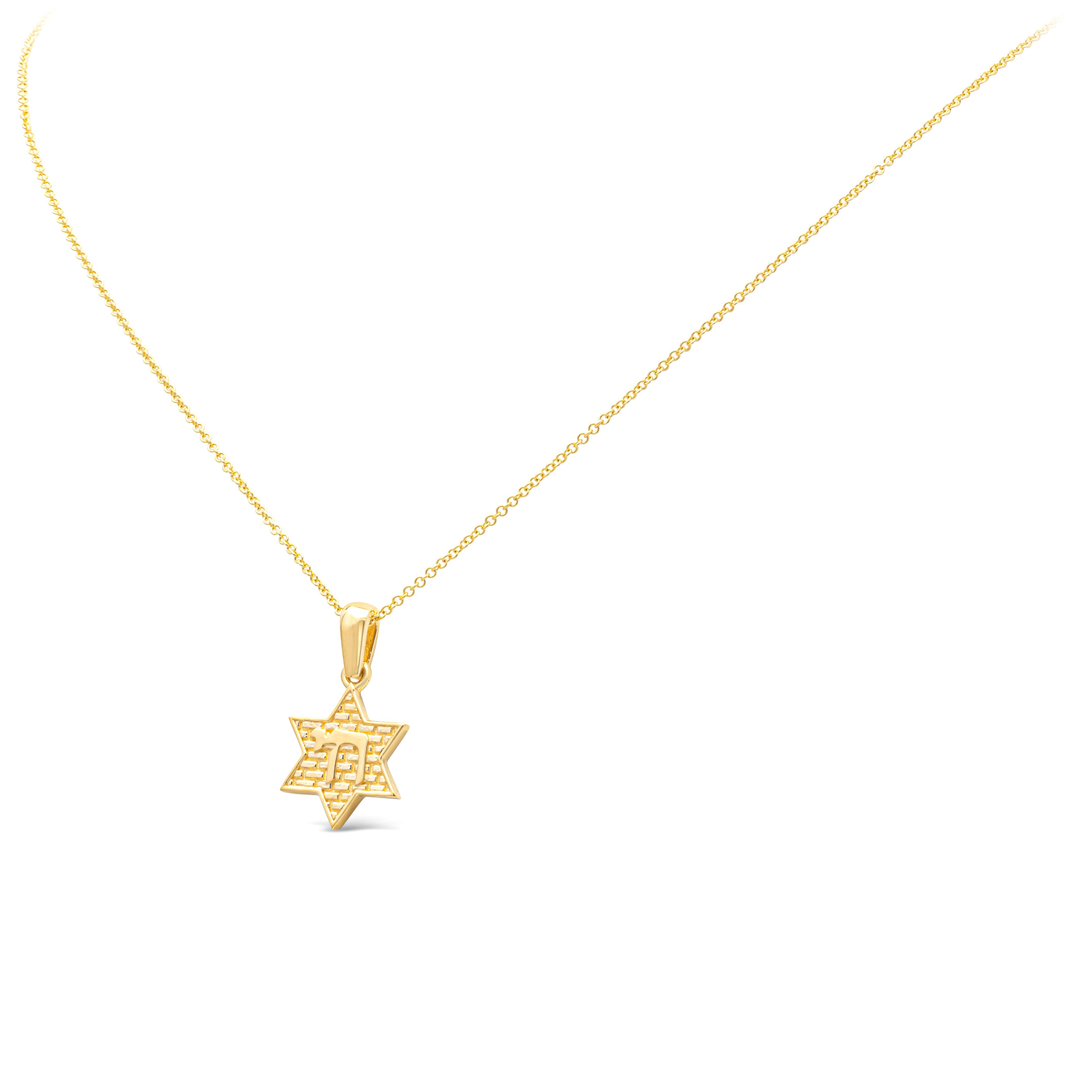 Contemporary Roman Malakov 18K Yellow Gold Star of David Pendant Necklace For Sale