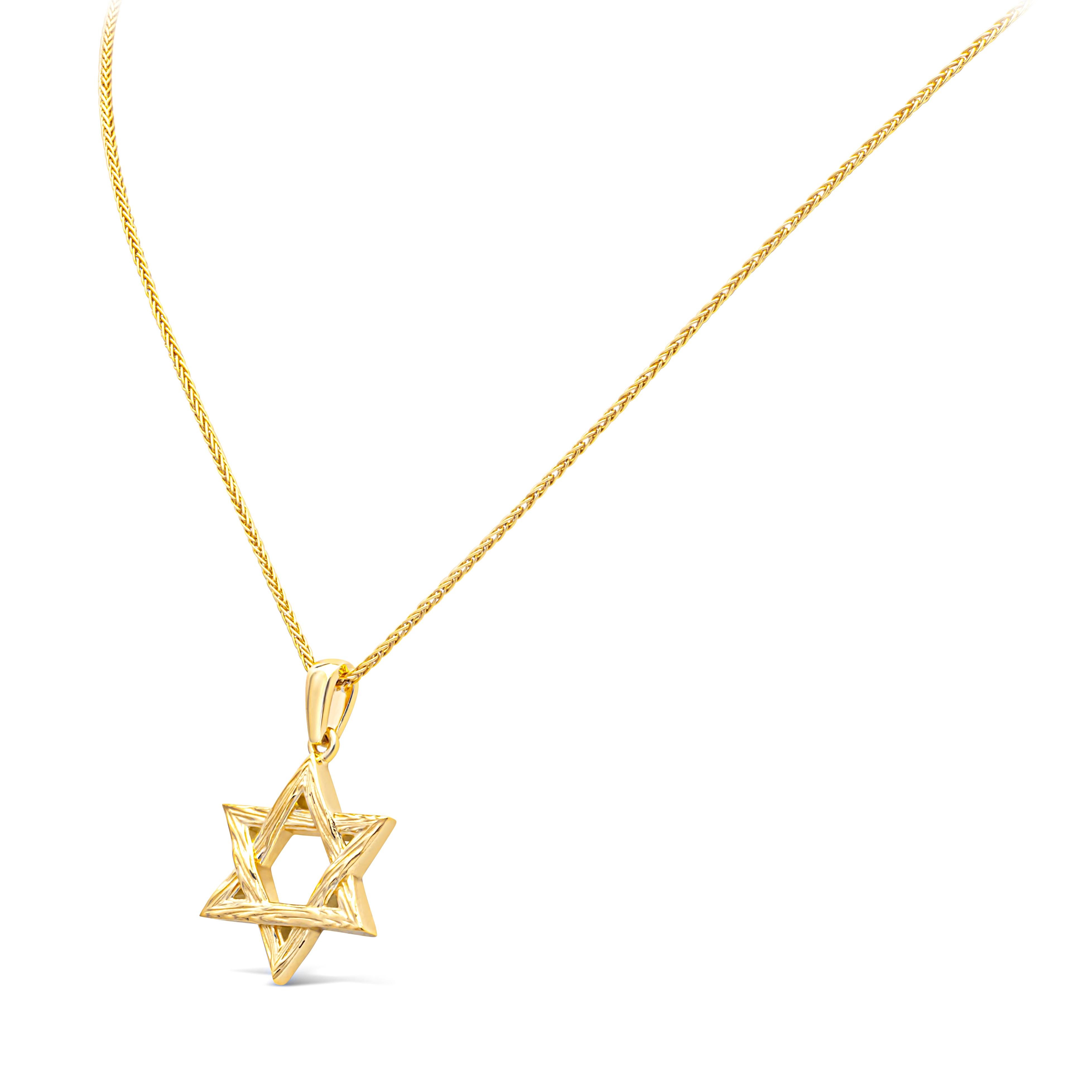 Contemporary Roman Malakov 18K Yellow Gold Star of David Pendant Necklace with Wheat Chain For Sale