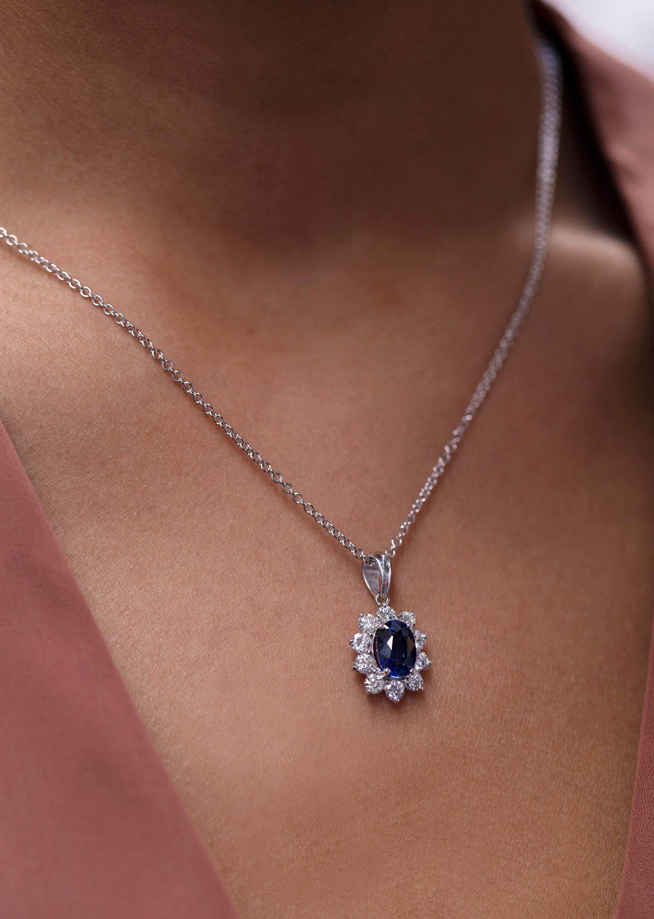 Roman Malakov 1.90 Carat Blue Sapphire and Diamond Pendant Necklace In New Condition For Sale In New York, NY