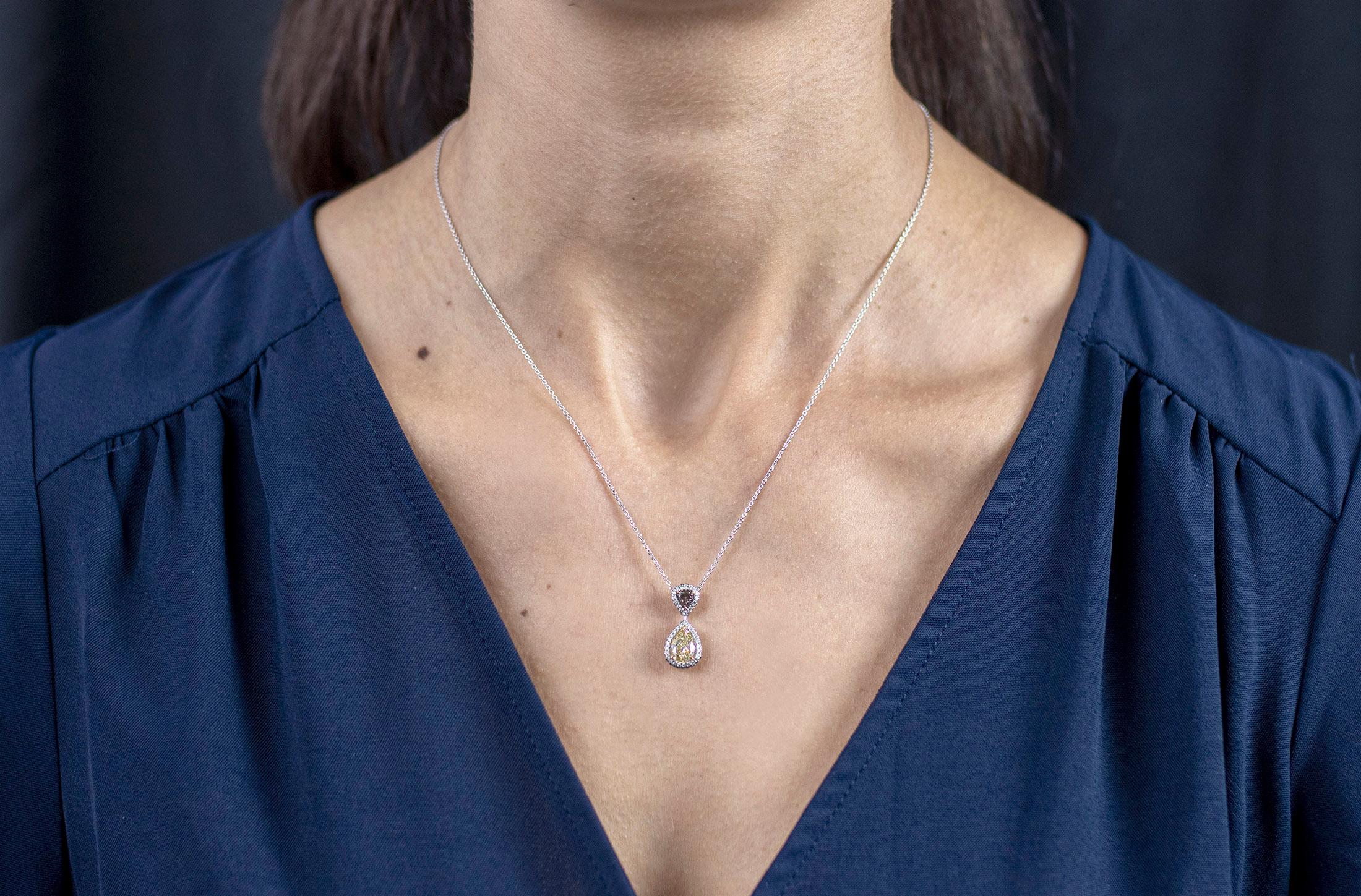 Contemporaneo Roman Malakov Diamonds Collana con diamanti a forma di pera da 1,94 carati totali in platino in vendita