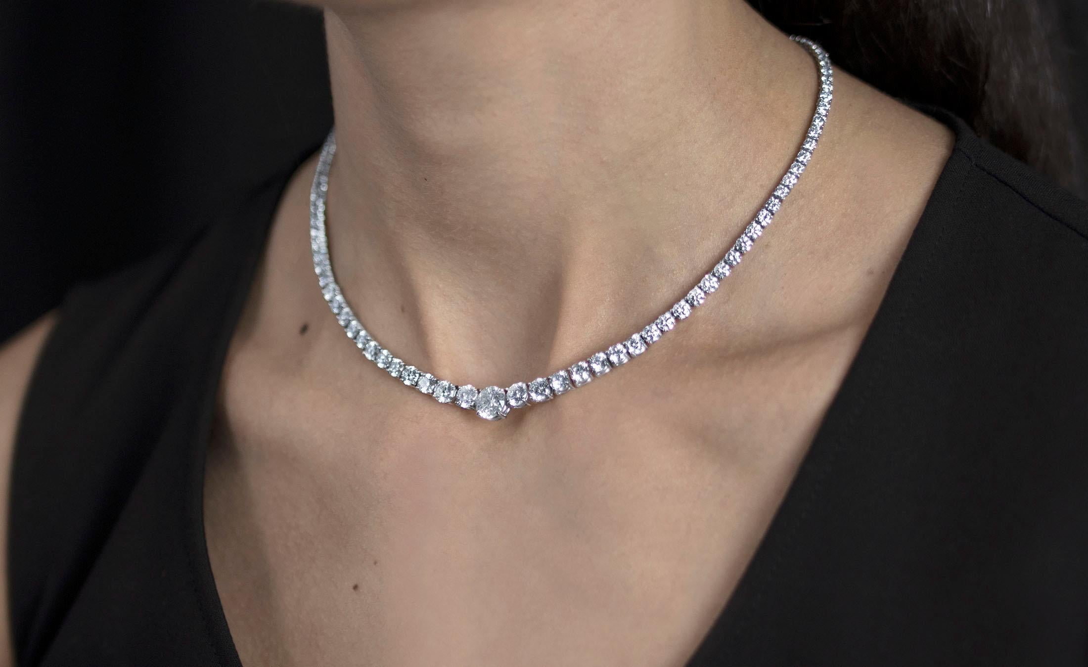 Women's or Men's Roman Malakov 19.61 Carat Total Graduating Round Diamond Riviere Tennis Necklace For Sale