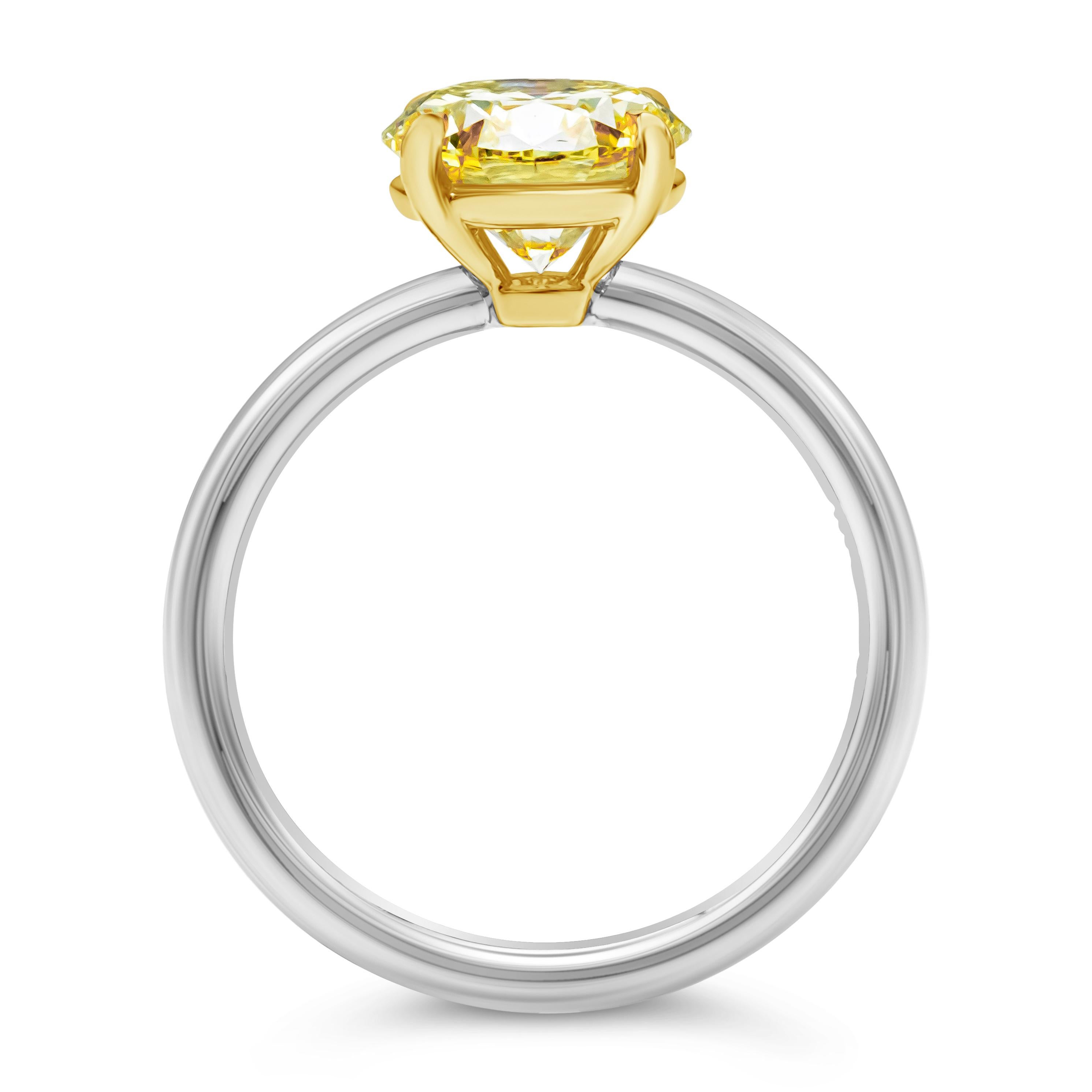 Contemporary GIA Certified 2.00 Carats Round Cut Yellow Diamond Solitaire Engagement Ring For Sale