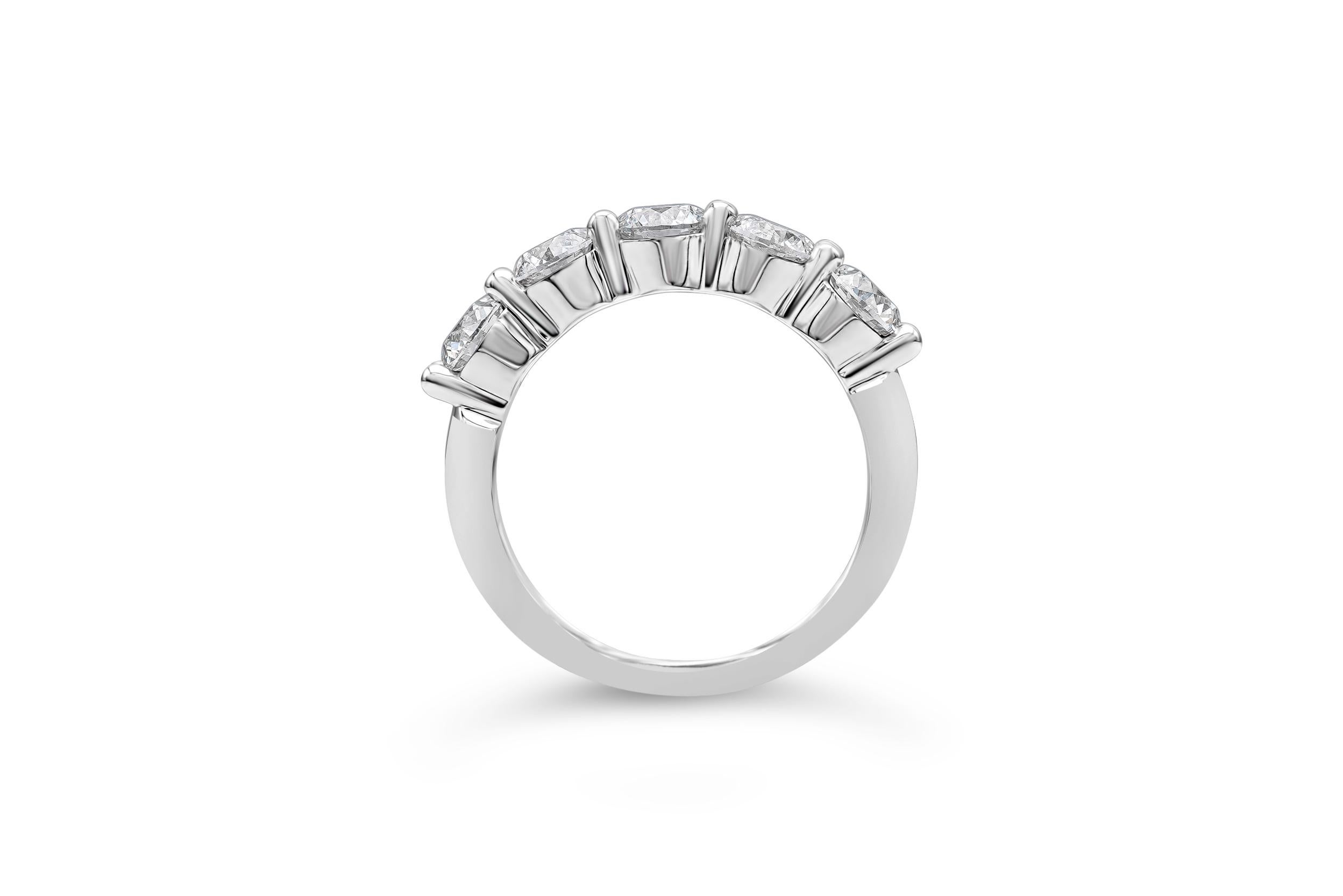 Contemporary Roman Malakov 2.02 Carat Total Round Diamond Five-Stone Wedding Band Ring For Sale