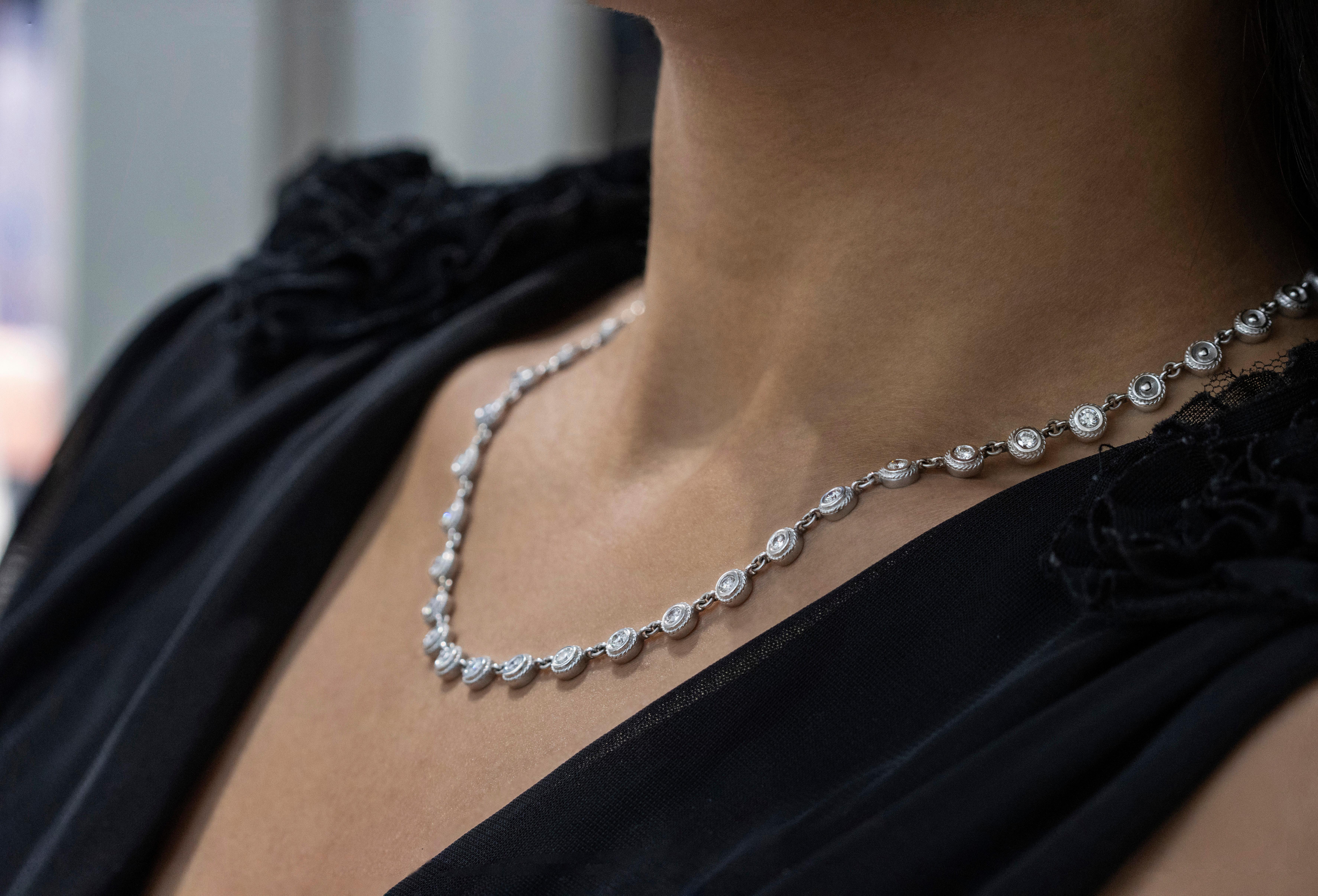 Römisch Roman Malakov, 2,03 Karat runde Diamanten pro Yard Halskette im Zustand „Gut“ im Angebot in New York, NY