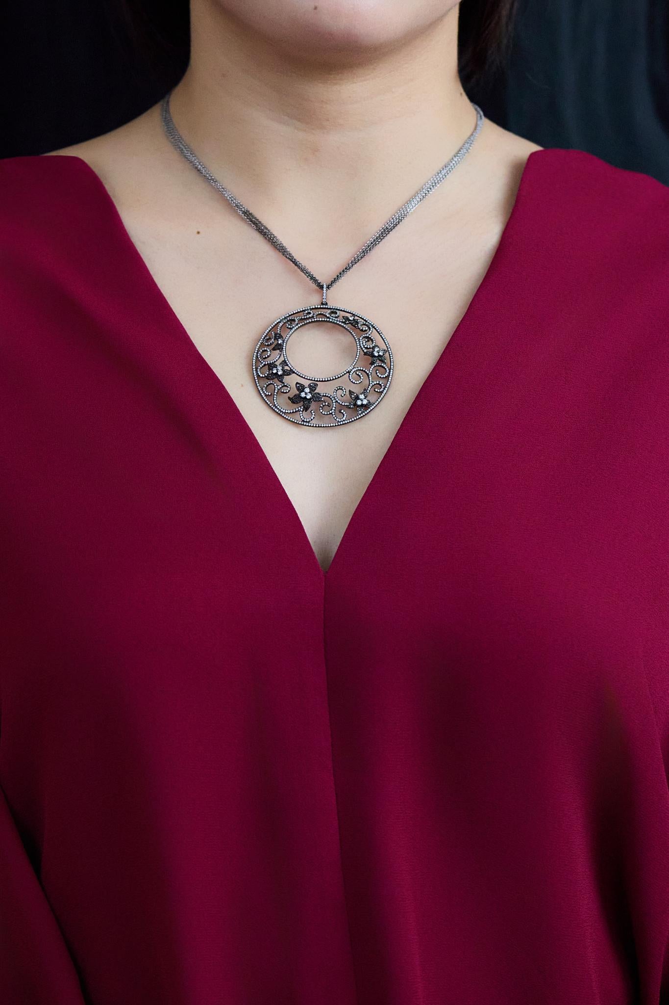 Roman Malakov Collar Colgante Remolino Floral con Diamantes de Corte Redondo de 2,04 Quilates Corte redondo en venta