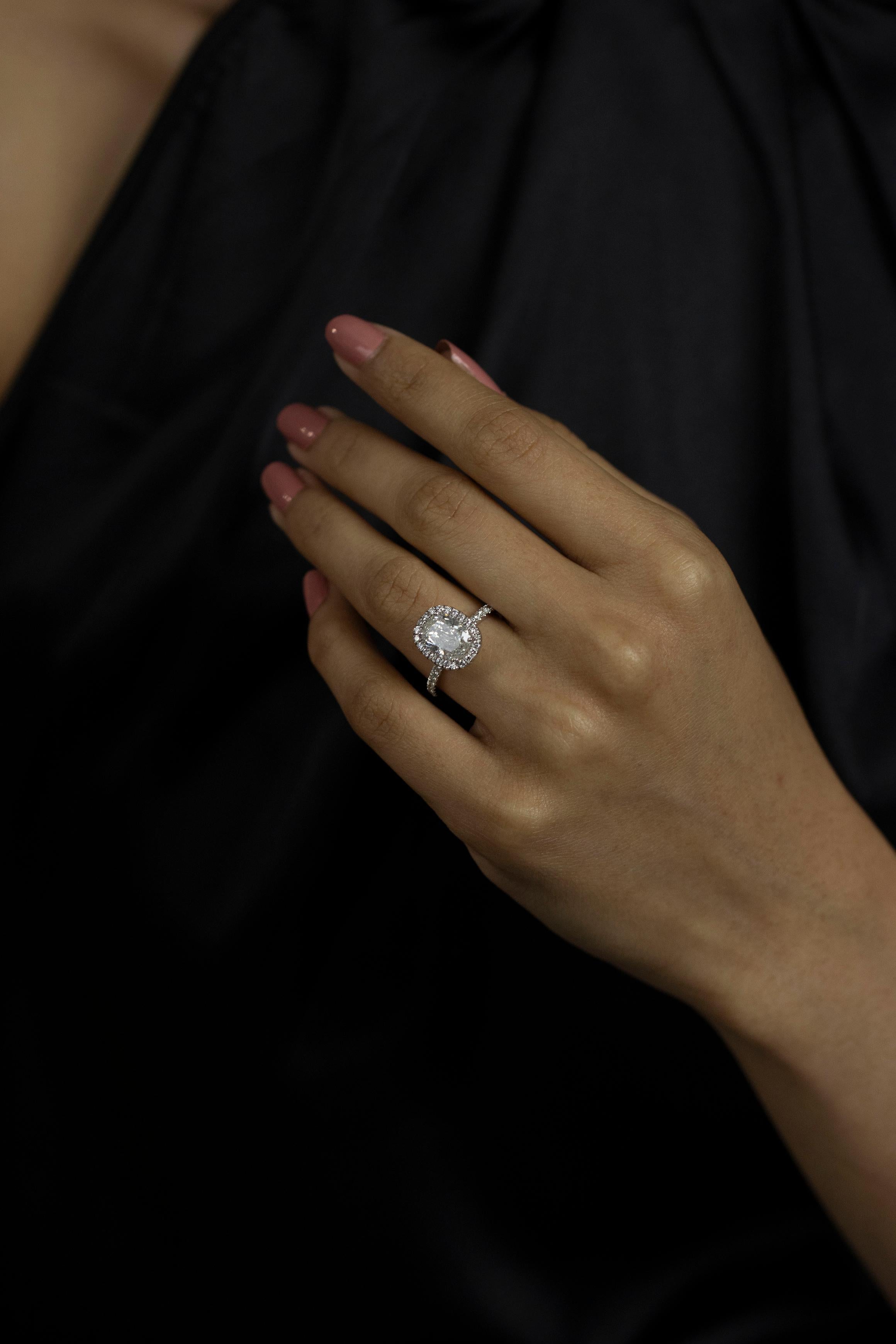 Roman Malakov Diamonds 2,07 carati, anello di fidanzamento con diamante aureolato e taglio a cuscino in oro bianco in vendita 1