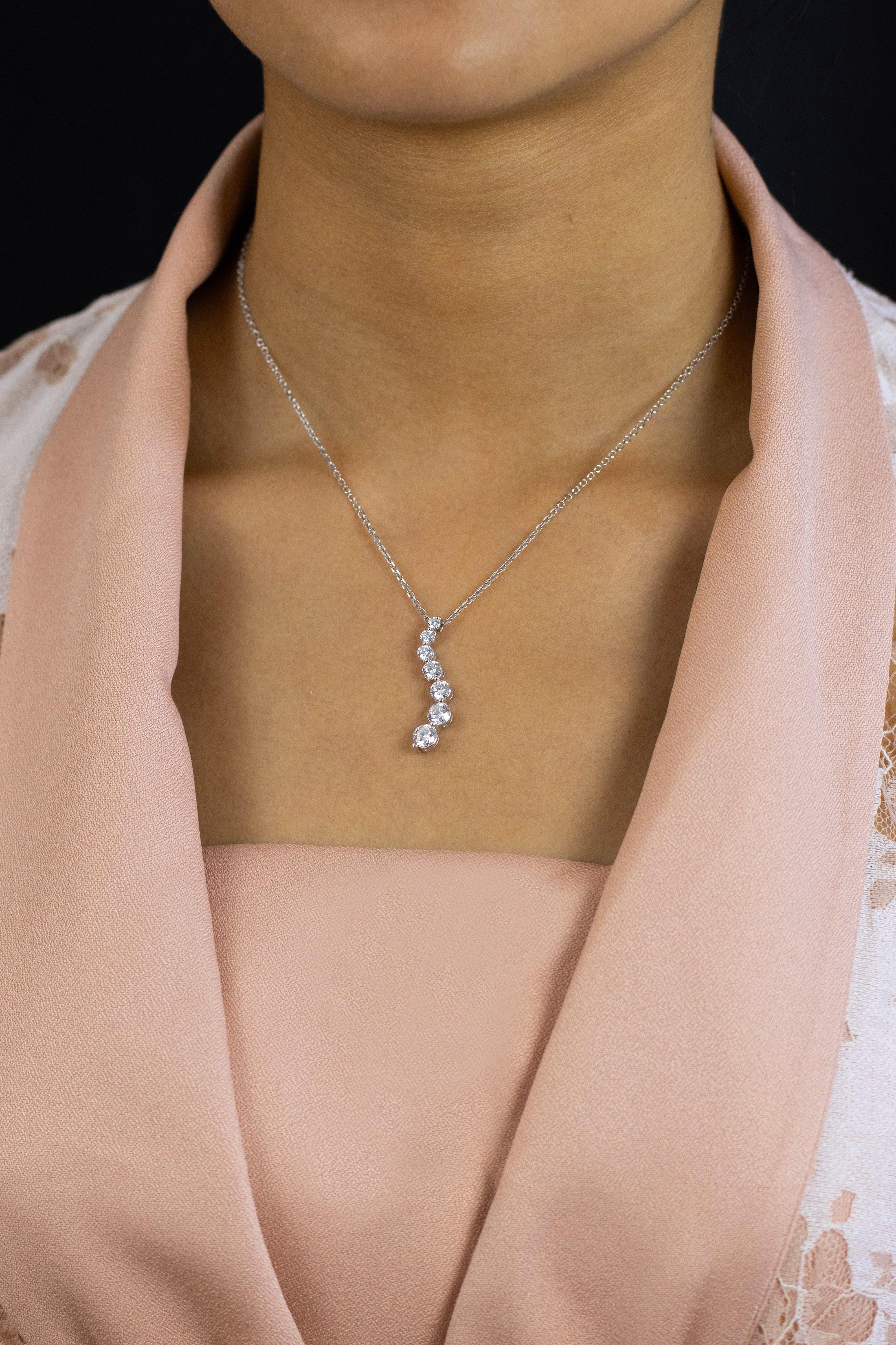 Taille ronde Roman Malakov, collier pendentif avec diamants ronds gradués de 2,11 carats au total en vente