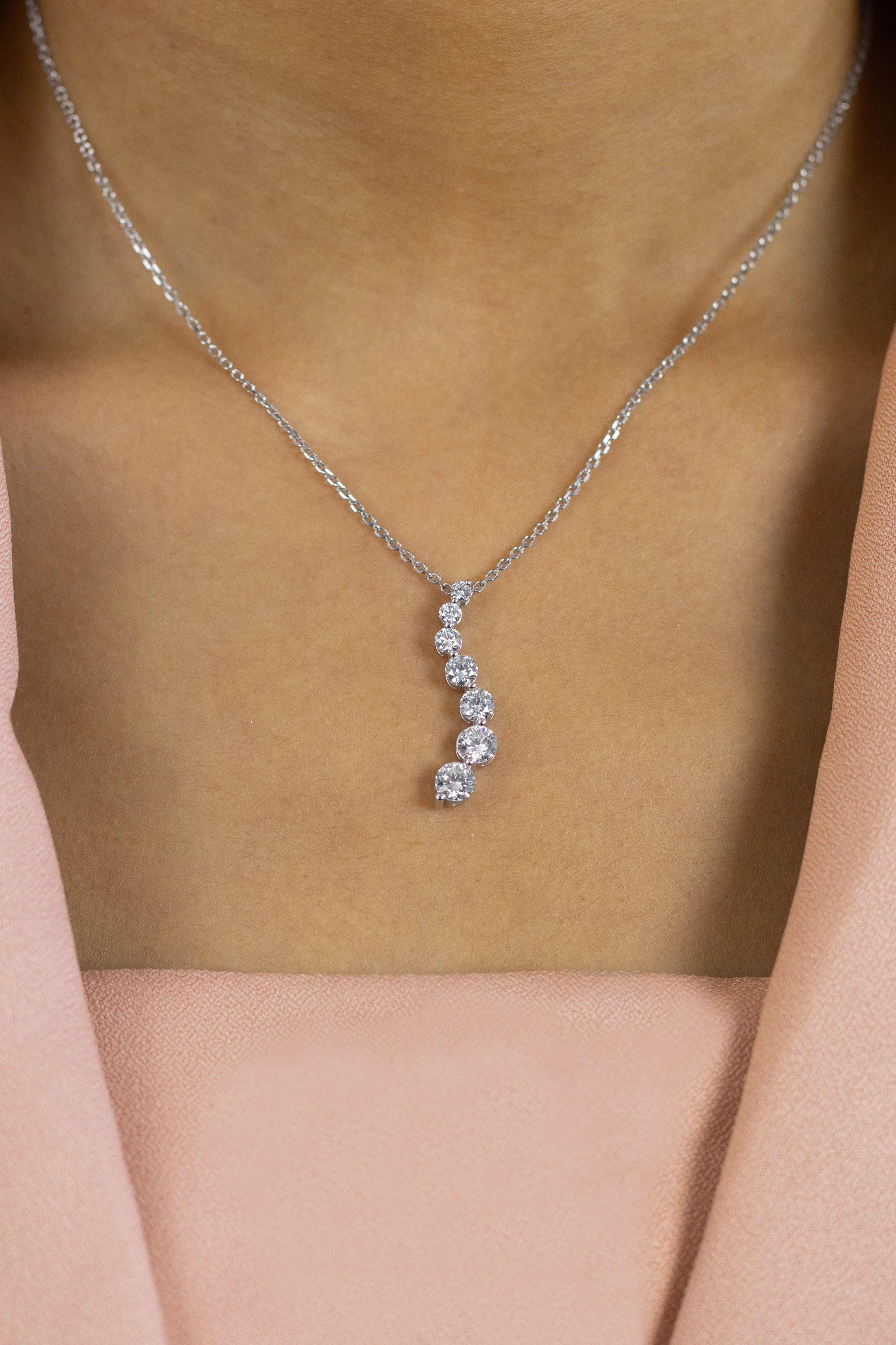 Roman Malakov 2,11 Karat Gesamt abgestufte runde Diamant-Anhänger-Halskette im Zustand „Neu“ im Angebot in New York, NY