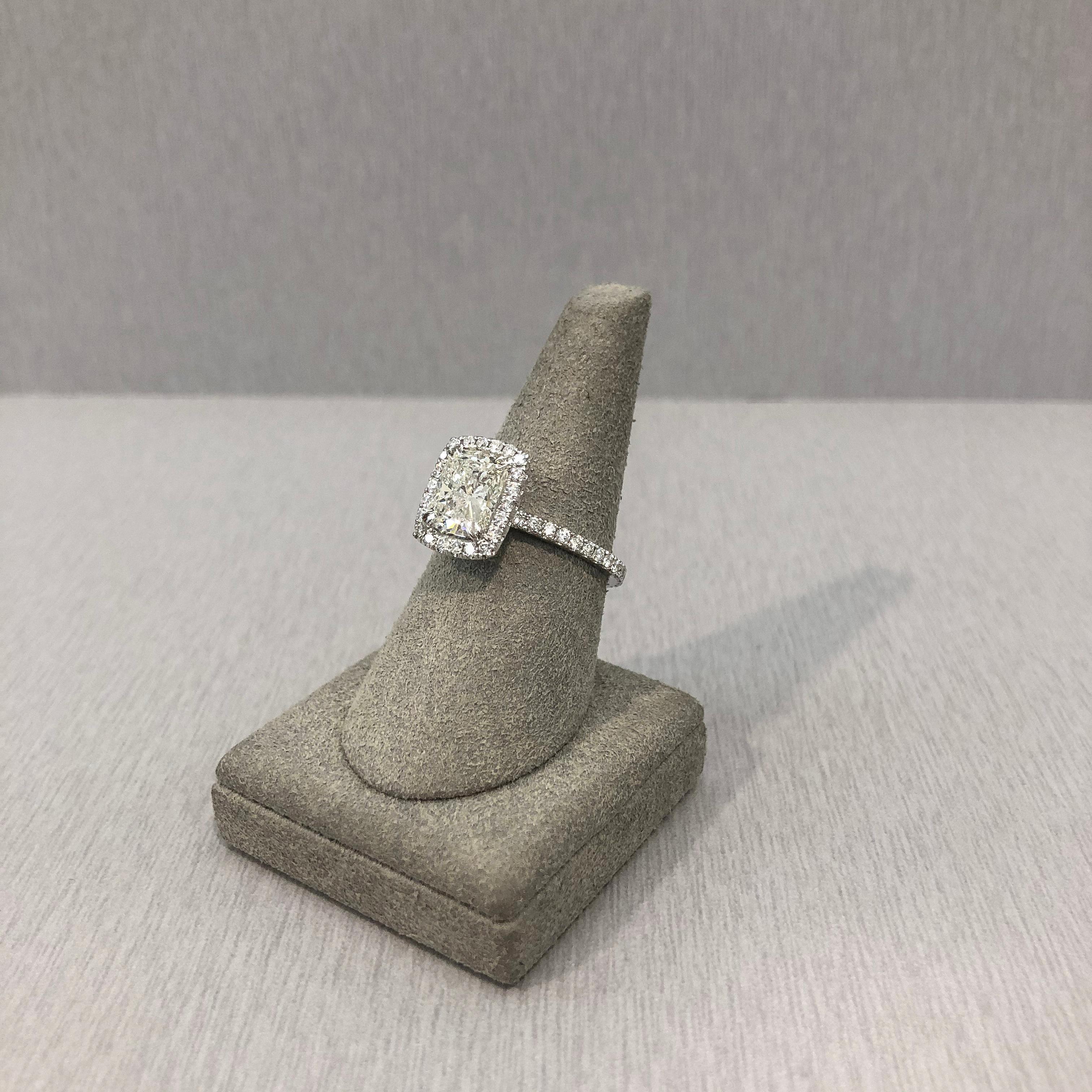 Women's Roman Malakov EGL Certified 2.20 Carats Cushion Cut Diamond Halo Engagement Ring For Sale