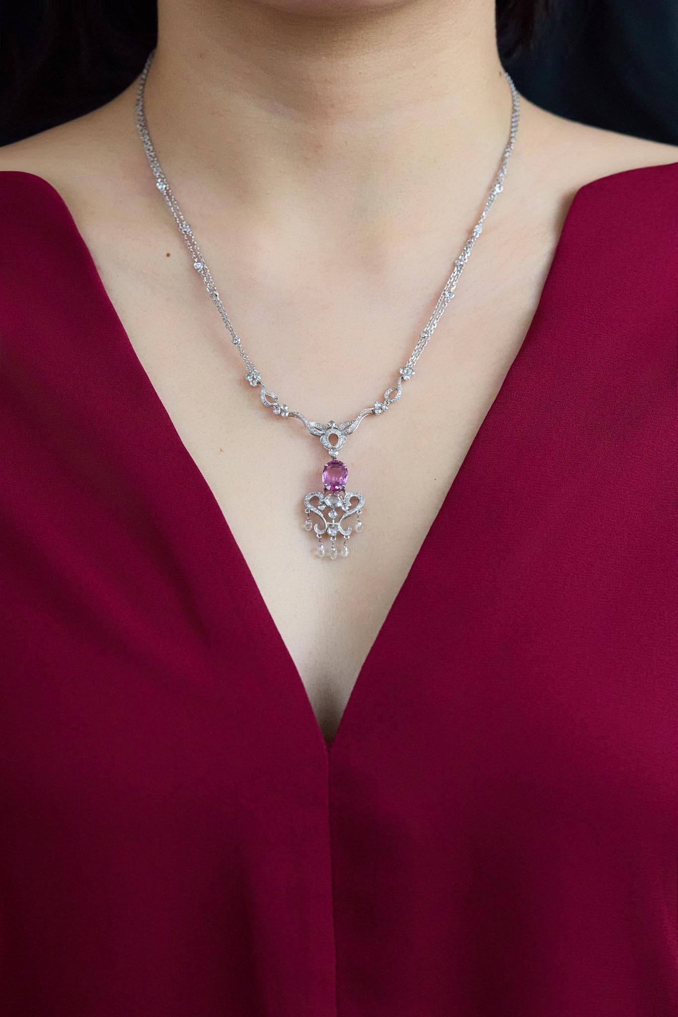 Contemporain Roman Malakov Collier à pendentifs en saphir rose taillé en ovale de 2,24 carats et diamants en vente