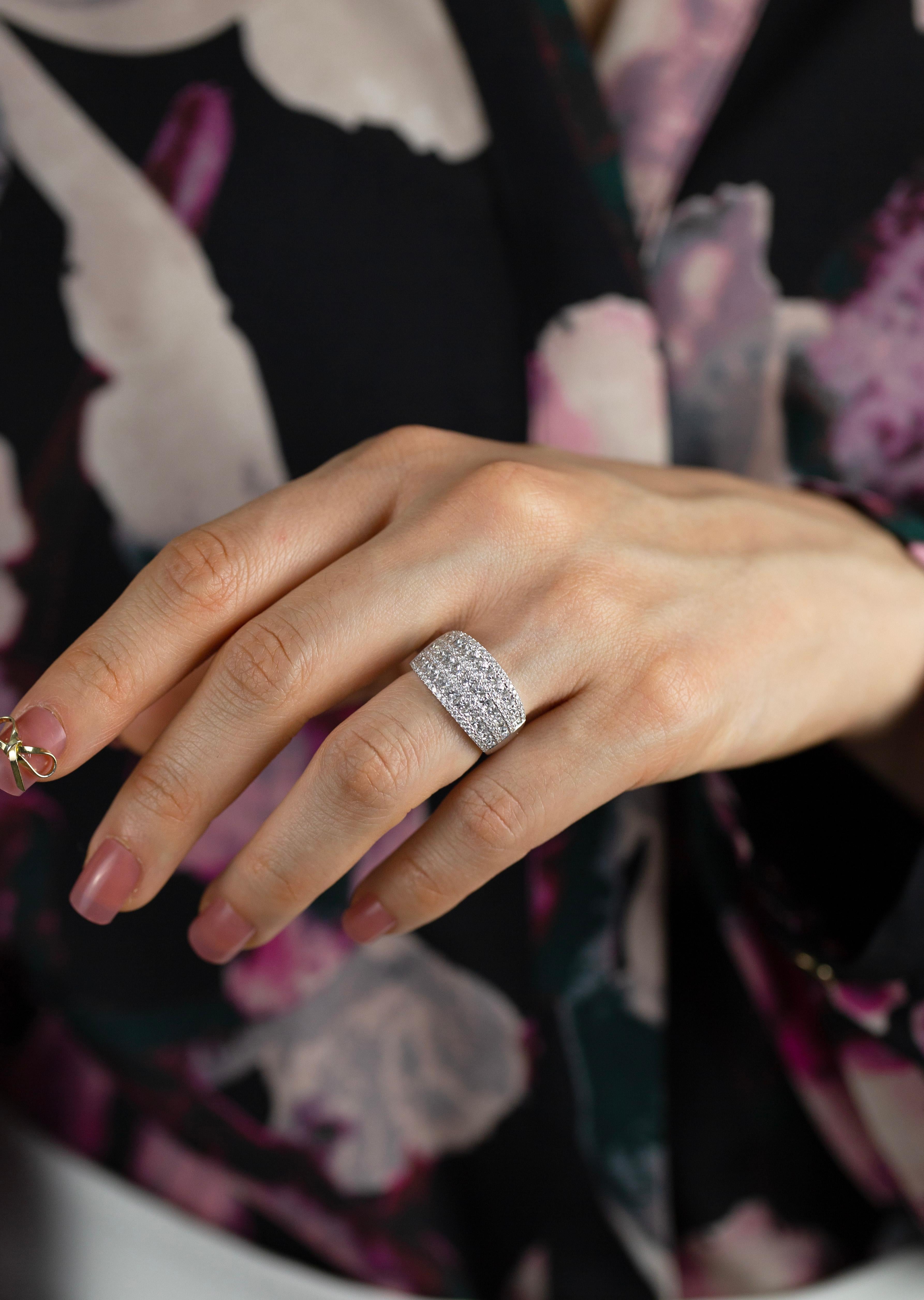 Roman Malakov Bague à la mode à trois rangées de diamants taille princesse de 2,27 carats au total en vente 3