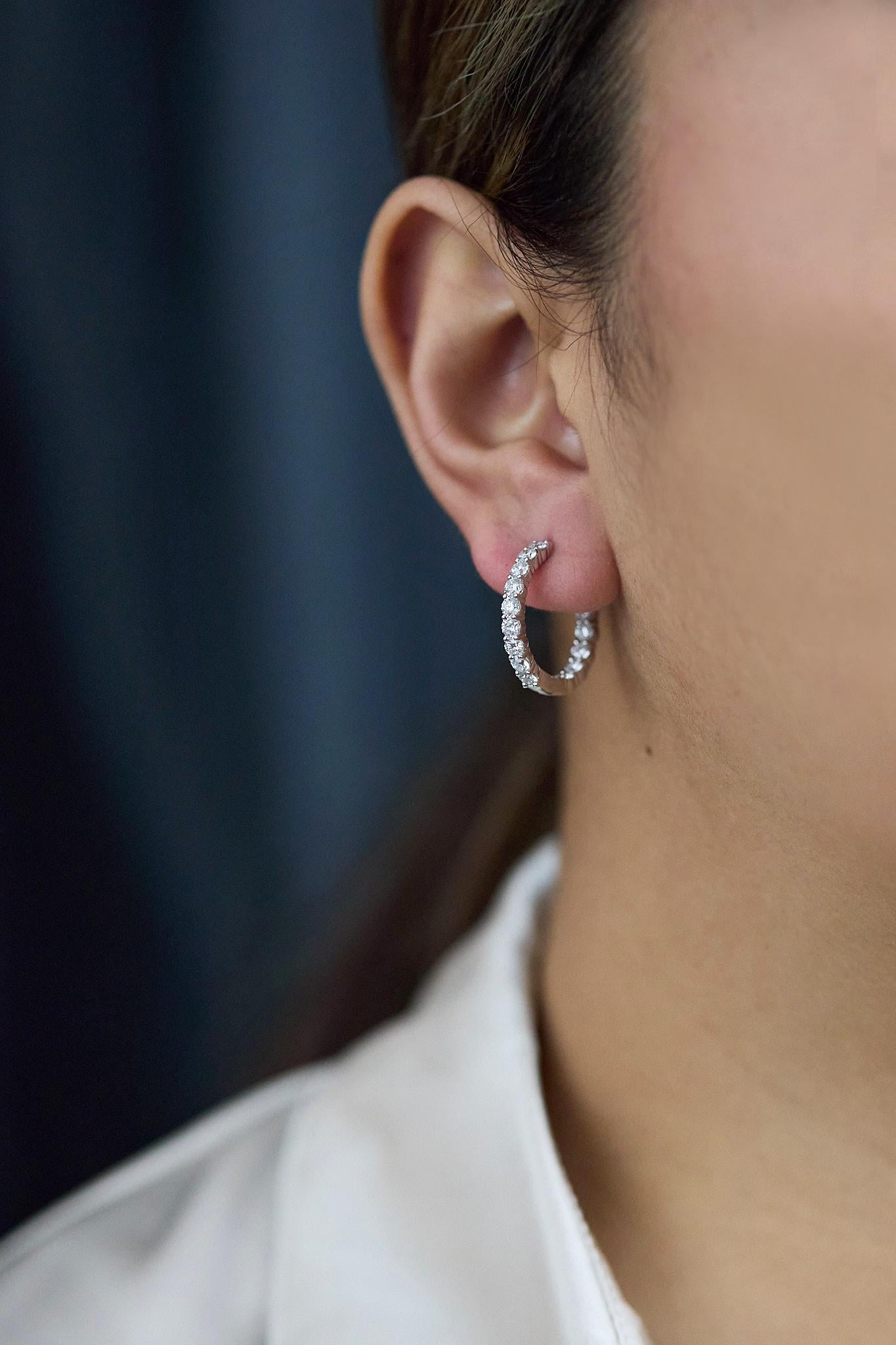 Women's Roman Malakov 2.30 Carats Total Round Cut Diamond Hoop Earrings in White Gold For Sale