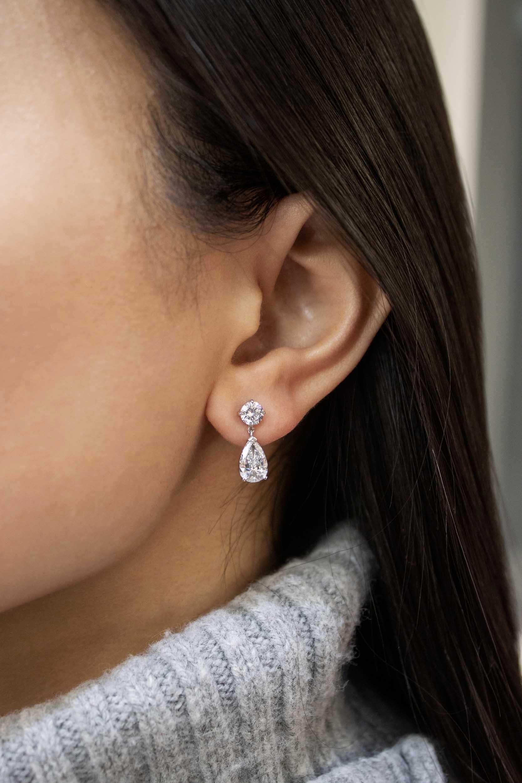 Contemporary Roman Malakov 2.31 Carat Pear Shape Diamond Dangle Drop Earrings
