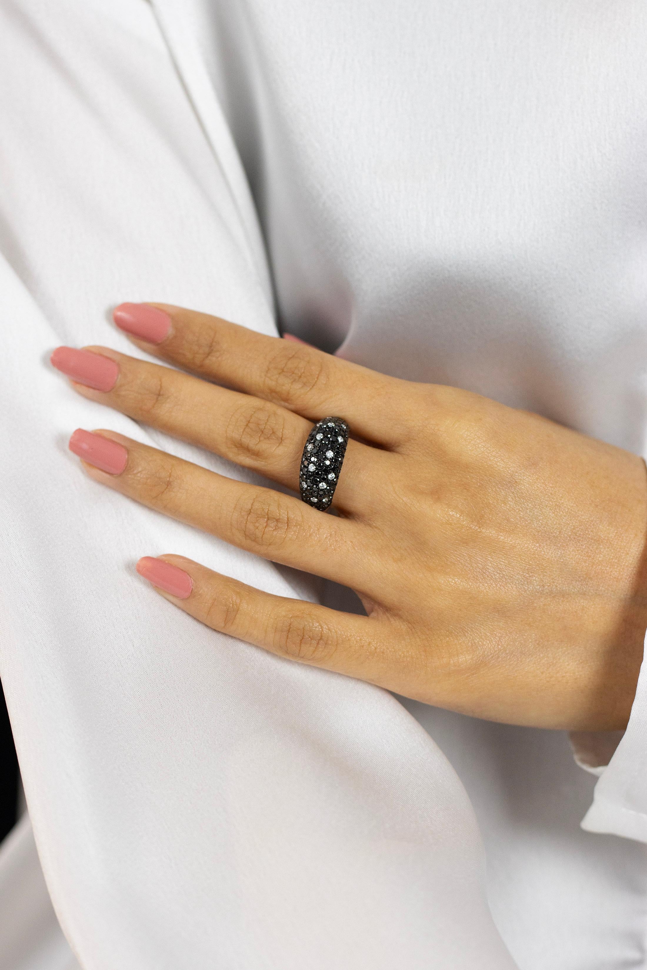Roman Malakov 2,35 Karat insgesamt runder schwarzer und weißer Diamanten Kuppel-Mode-Ring im Zustand „Neu“ im Angebot in New York, NY