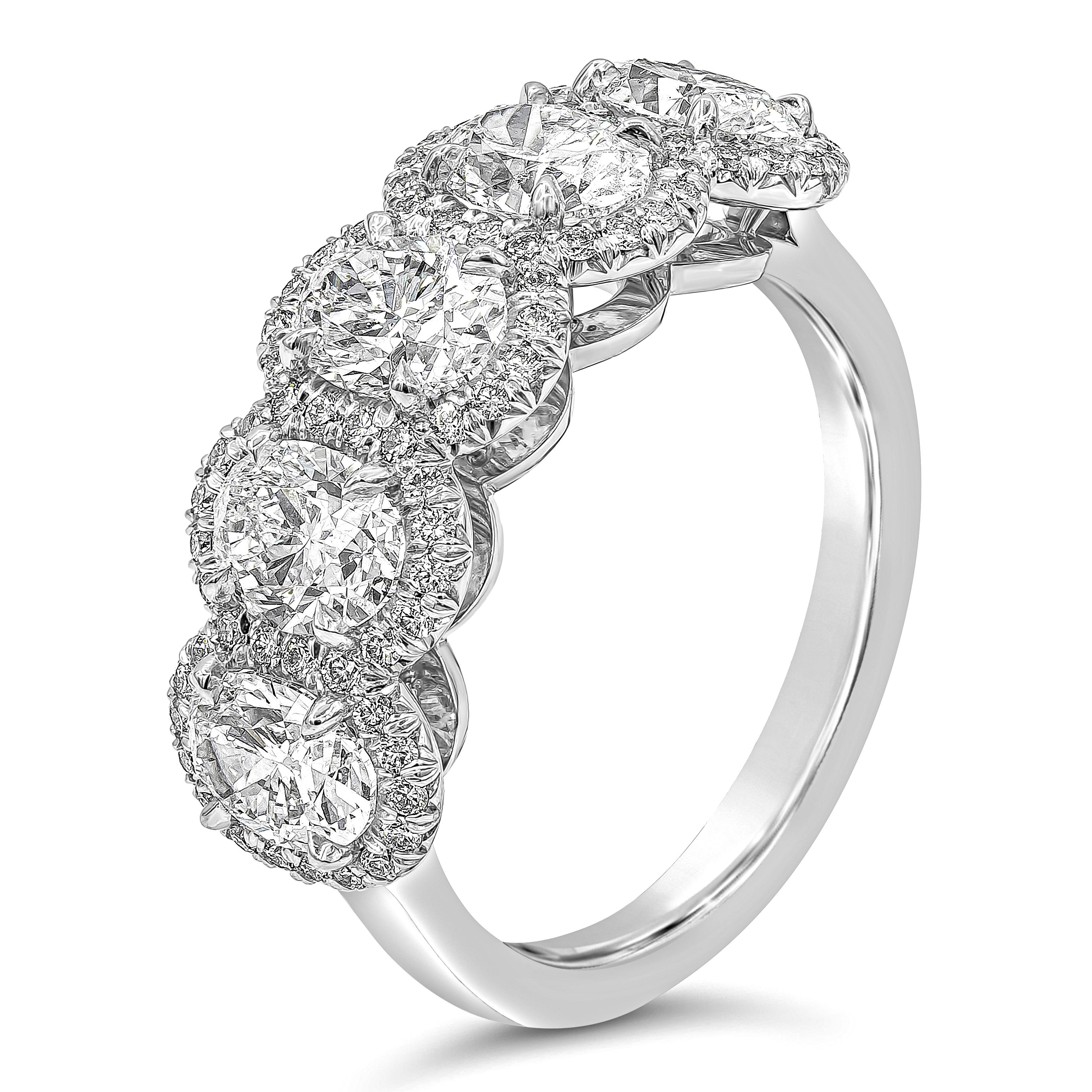 Contemporain Roman Malakov, alliance à cinq pierres avec halo de diamants taille ovale de 2,36 carats au total en vente
