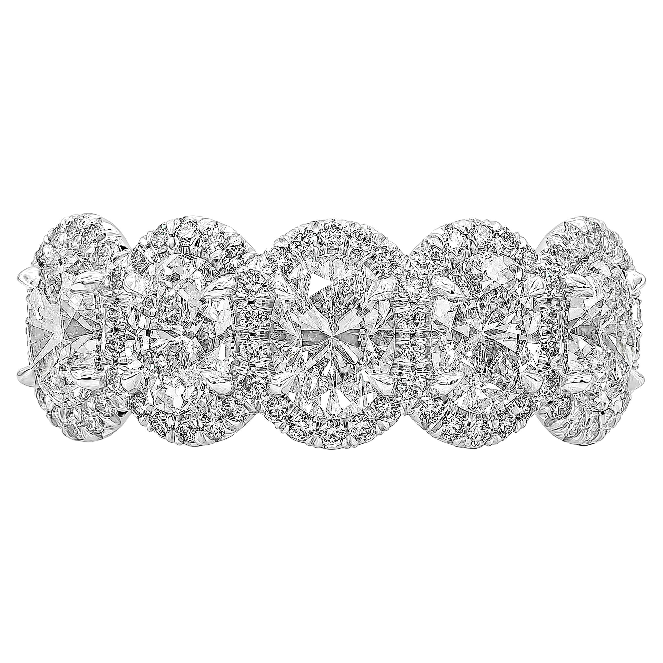 Roman Malakov Alianza de boda con halo de cinco piedras y diamantes talla oval de 2,36 quilates en total