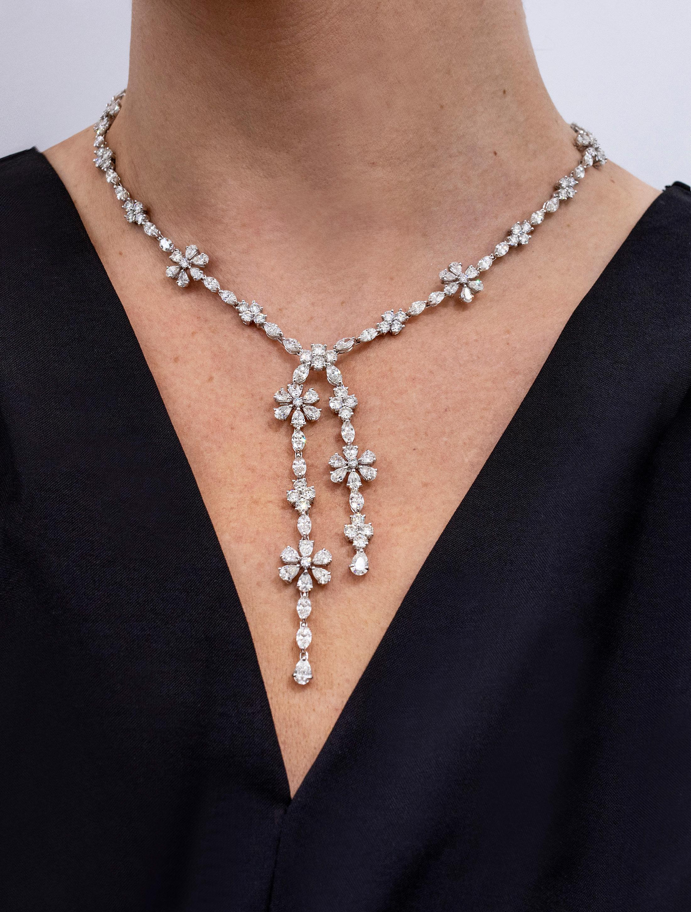 Taille mixte Roman Malakov, collier à motif de fleurs de 24,77 carats au total, taille mixte en vente