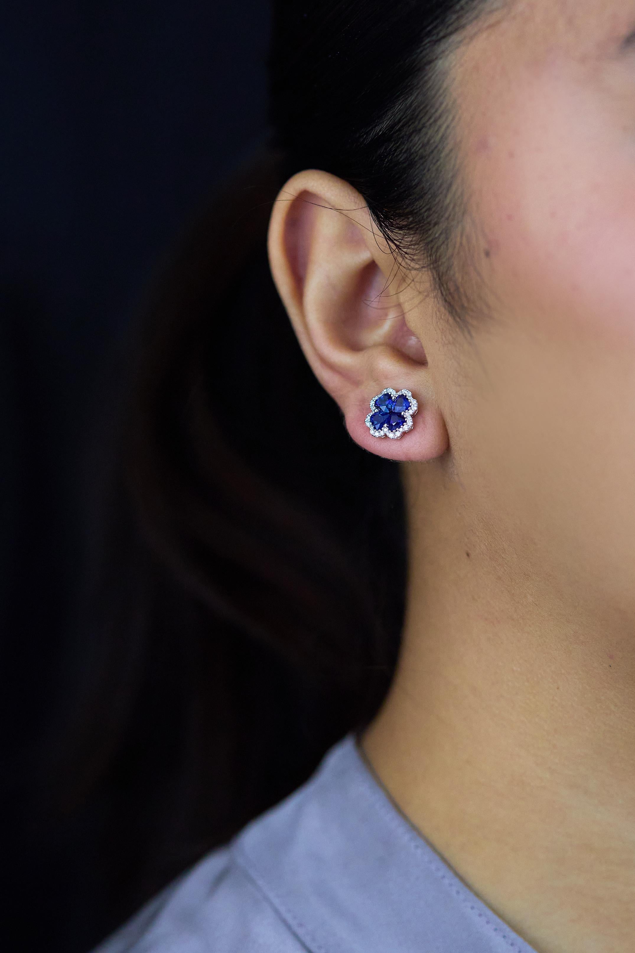 Roman Malakov clous d'oreilles trèfle en forme de cœur avec saphirs et diamants de 2,48 carats au total Neuf - En vente à New York, NY