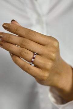 2,52 Karat Gesamt Rundschliff abwechselnd Rubin und Diamant Eternity-Ehering