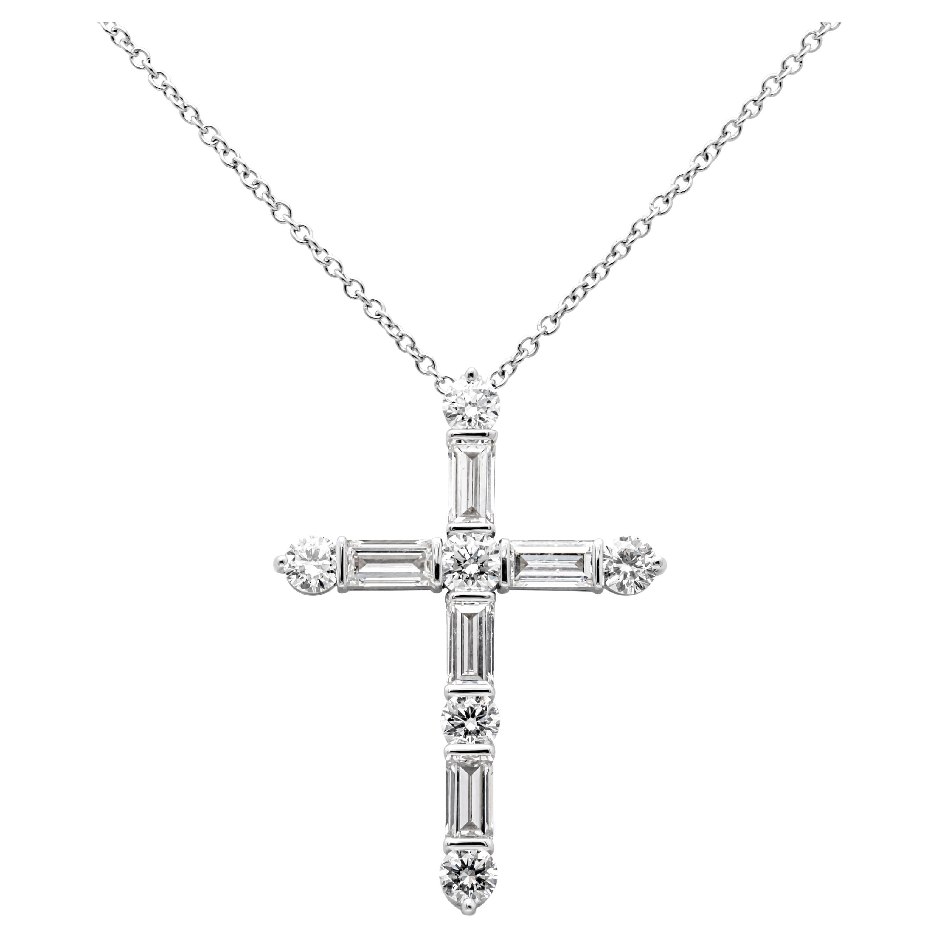 Roman Malakov 2.53 Carats Total Mixed Cut Diamond Cross Pendant Necklace For Sale