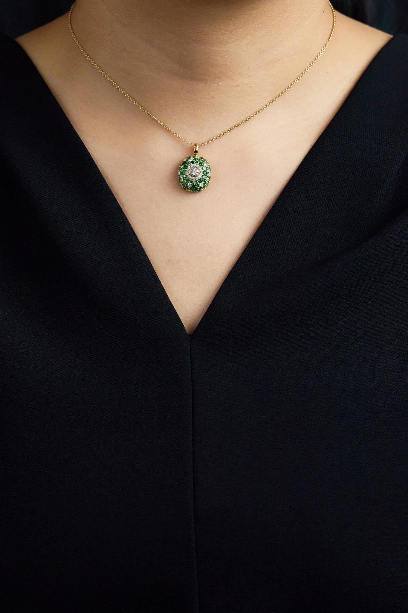 Collier à pendentifs en diamant et tsavorite de 2,56 carats (total) Neuf - En vente à New York, NY