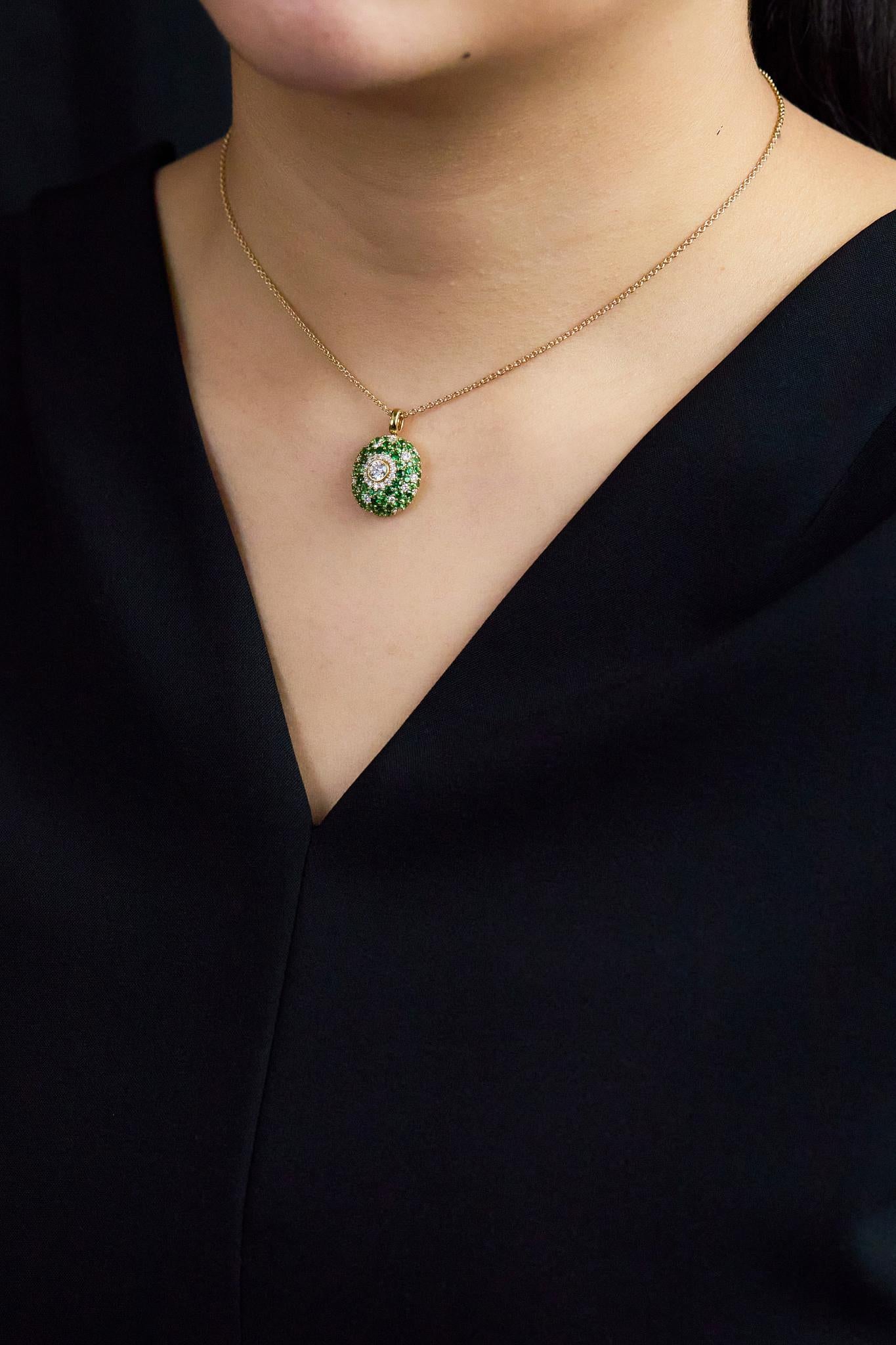 Collier à pendentifs en diamant et tsavorite de 2,56 carats (total) Pour femmes en vente