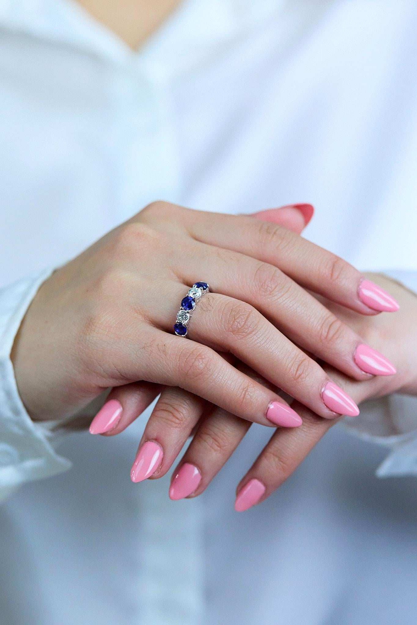 Roman Malakov 2,56 Karat insgesamt Rundschliff Saphir & Diamant Fünf-Stein-Ring im Angebot 1