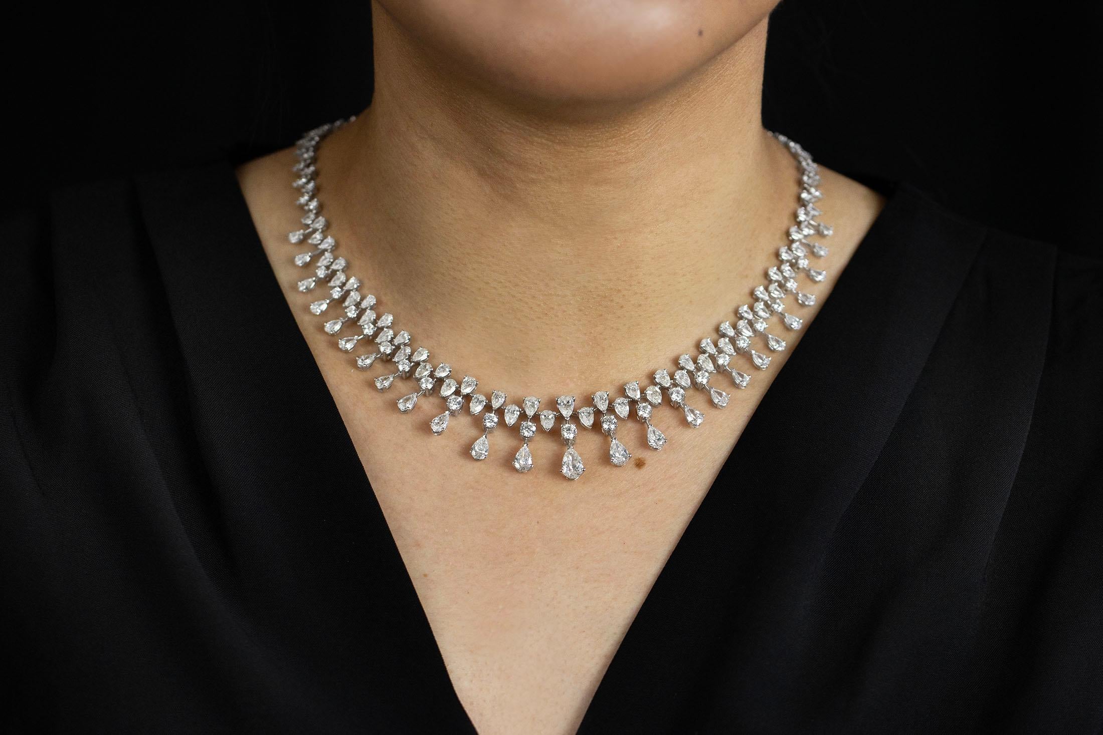 Roman Malakov Collar de diamantes de talla mixta graduada de 25,60 quilates en total Contemporáneo en venta