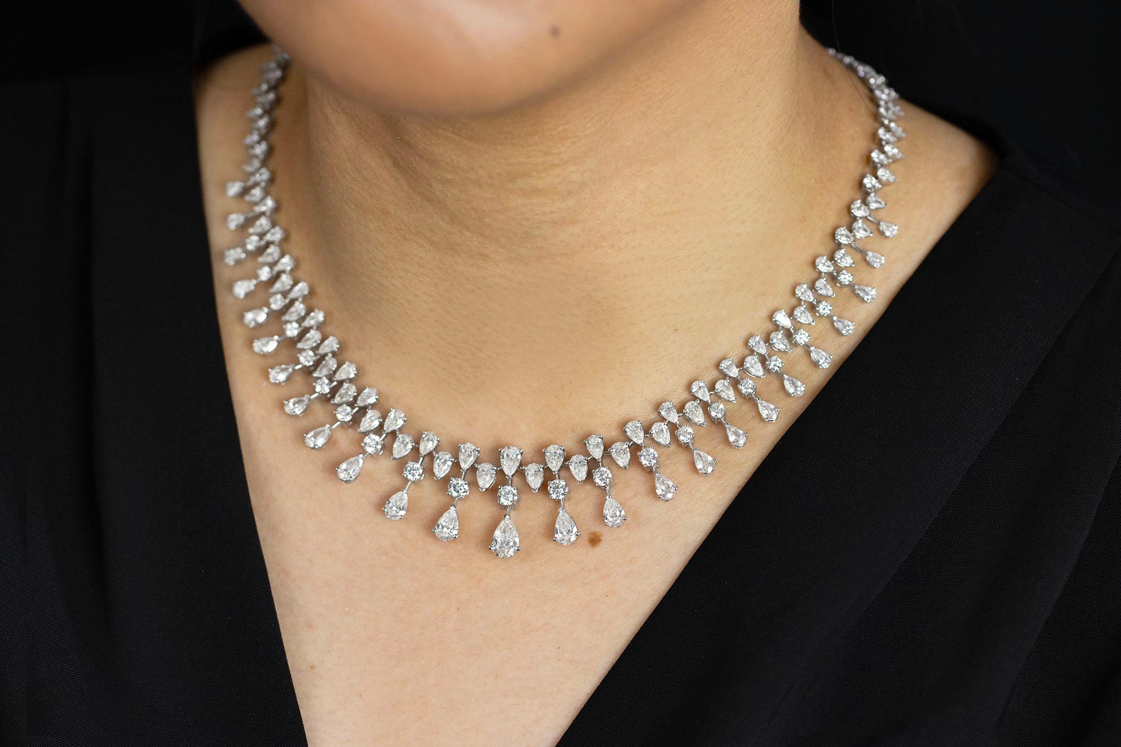 Roman Malakov Collar de diamantes de talla mixta graduada de 25,60 quilates en total Corte mixto en venta