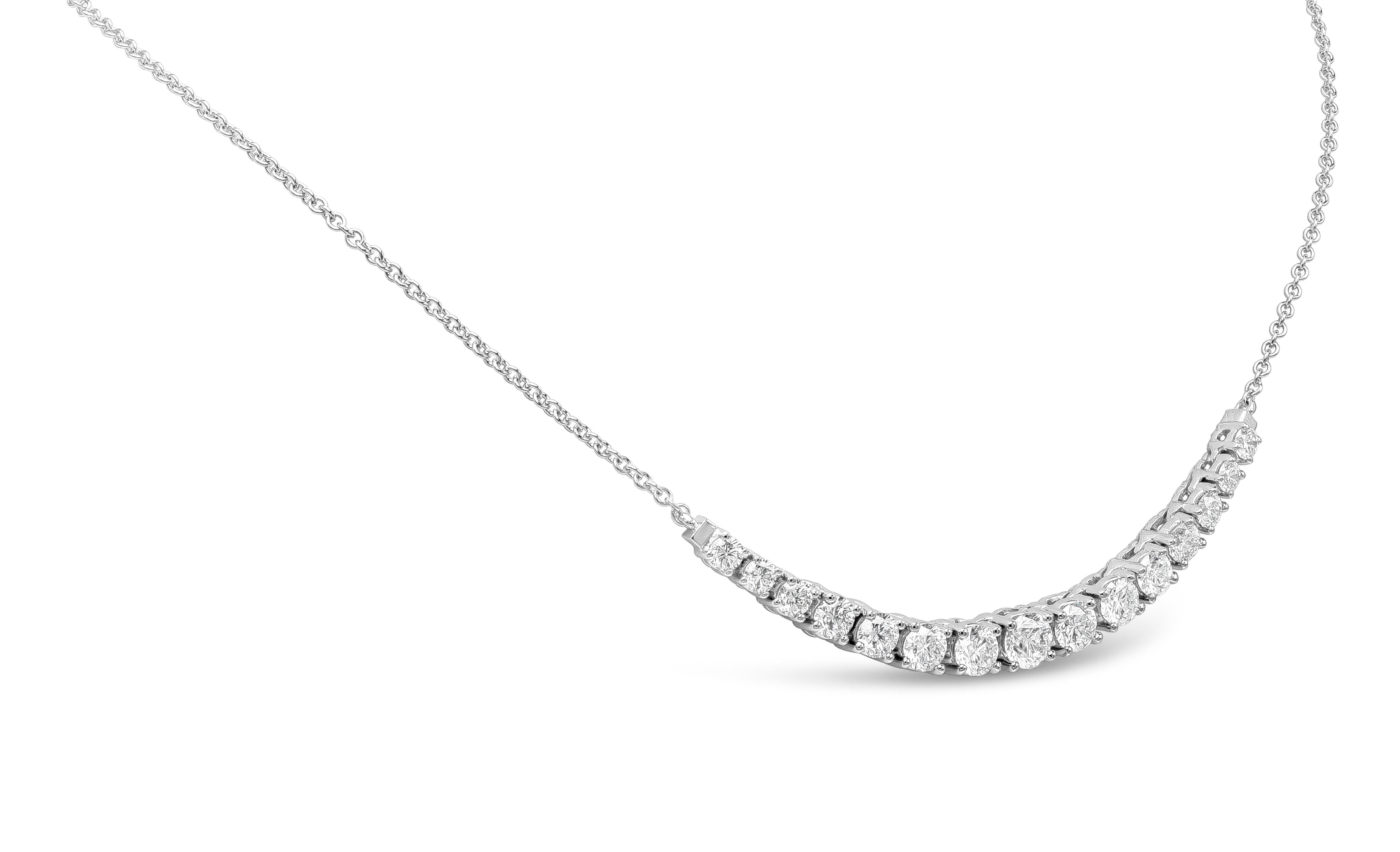 Roman Malakov Halskette mit rundem Diamant-Linien-Anhänger, 2.70 Karat insgesamt (Zeitgenössisch) im Angebot