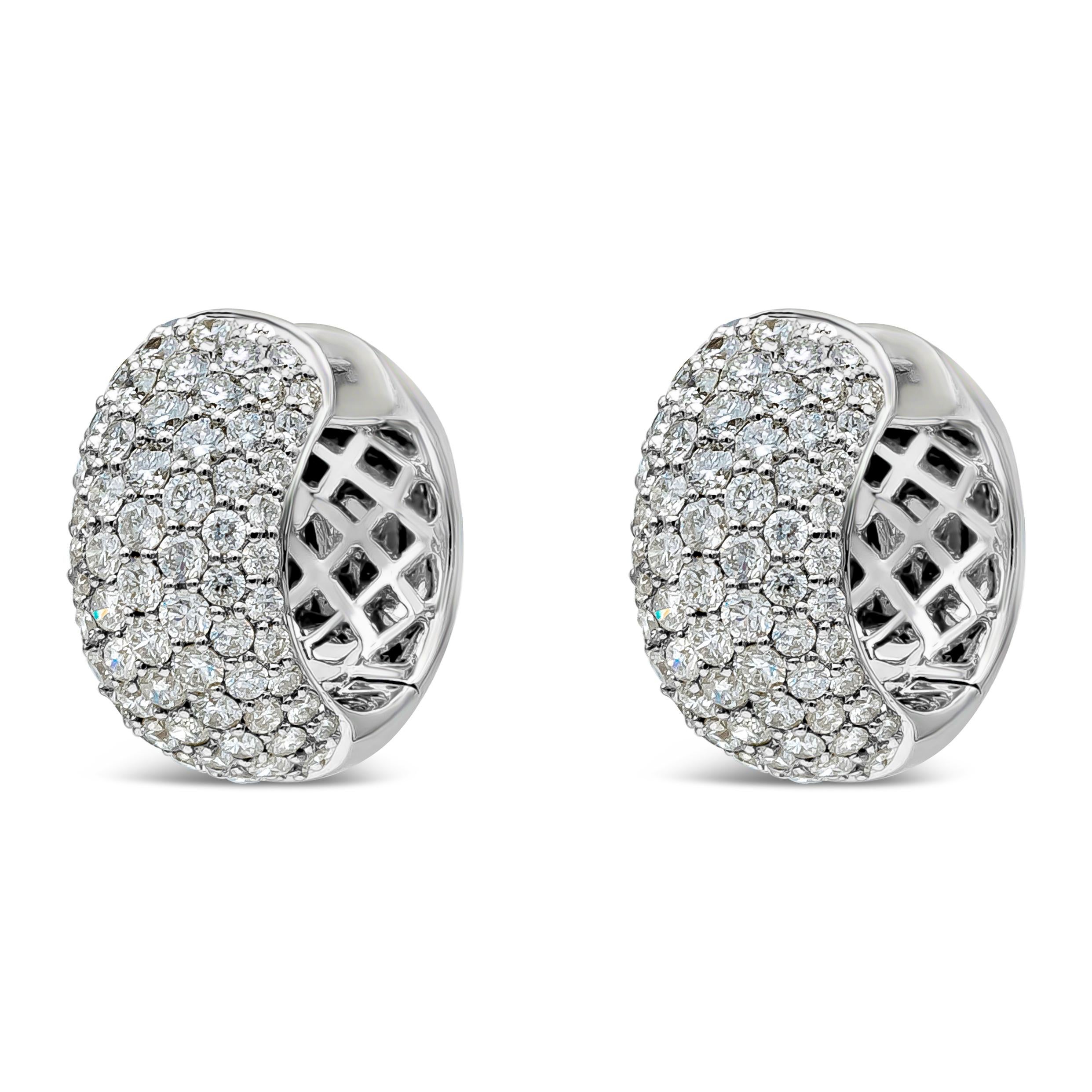 A simple chic rounded huggie hoop earrings showcasing 146 pieces round diamond weighing 2.72 carat total, F Color and VS in Clarity. Pave style setting. Made with 18K White Gold. 

Style available in different price ranges. Prices are based on your