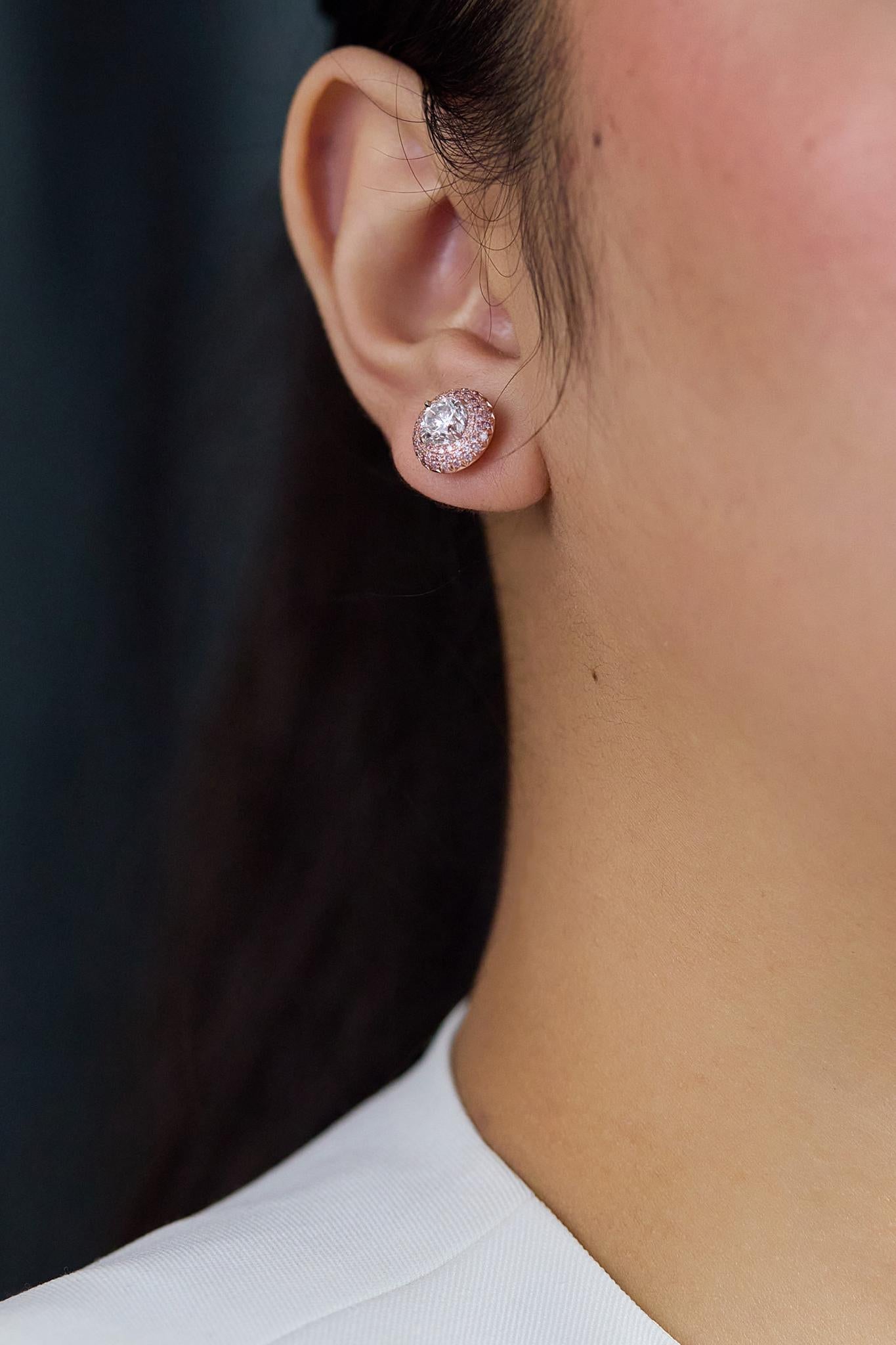 Contemporain Boucles d'oreilles Roman Malakov 2.75 Carats Total Brilliant Round et Pink Diamond en vente