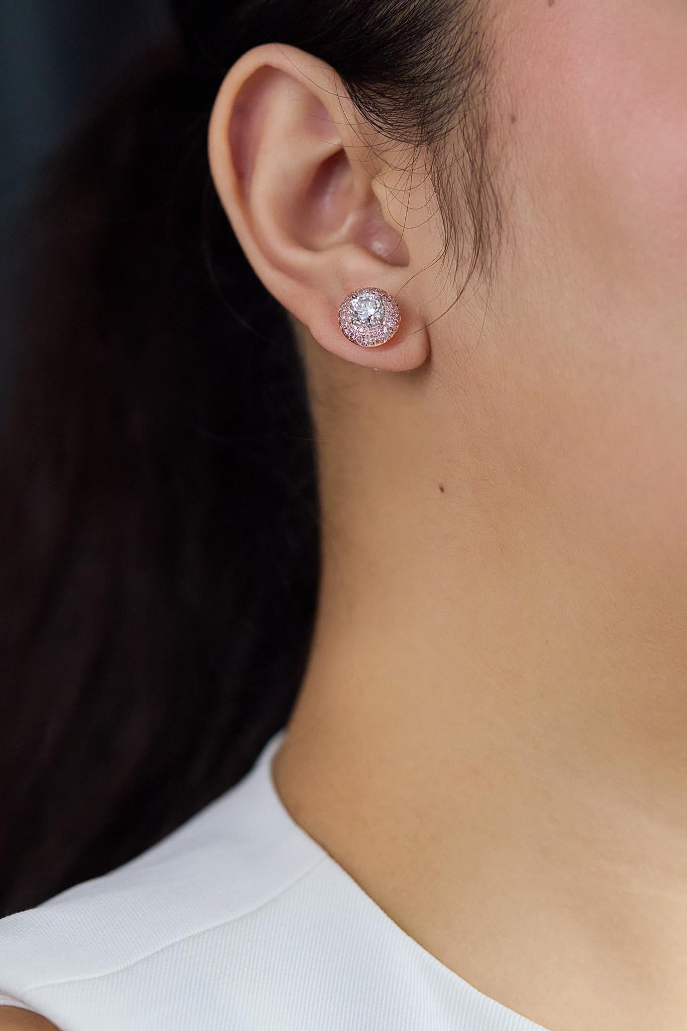 Taille ronde Boucles d'oreilles Roman Malakov 2.75 Carats Total Brilliant Round et Pink Diamond en vente