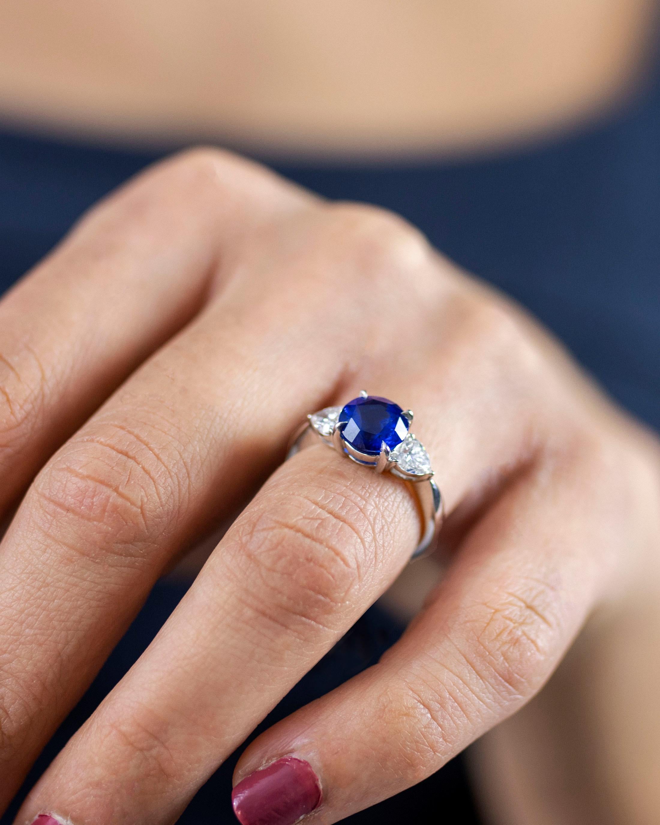 Roman Malakov 2.77 Carats Round Cut Blue Sapphire Three-Stone Engagement Ring For Sale 2