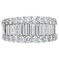 Roman Malakov Anillo ancho de moda con diamantes redondos y baguette de 2.82 quilates totales