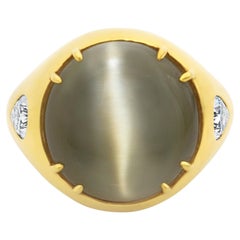 Roman Malakov 28.30 Carats Chrysoberyl Cabochon Cat's Eye Diamond Cocktail Ring