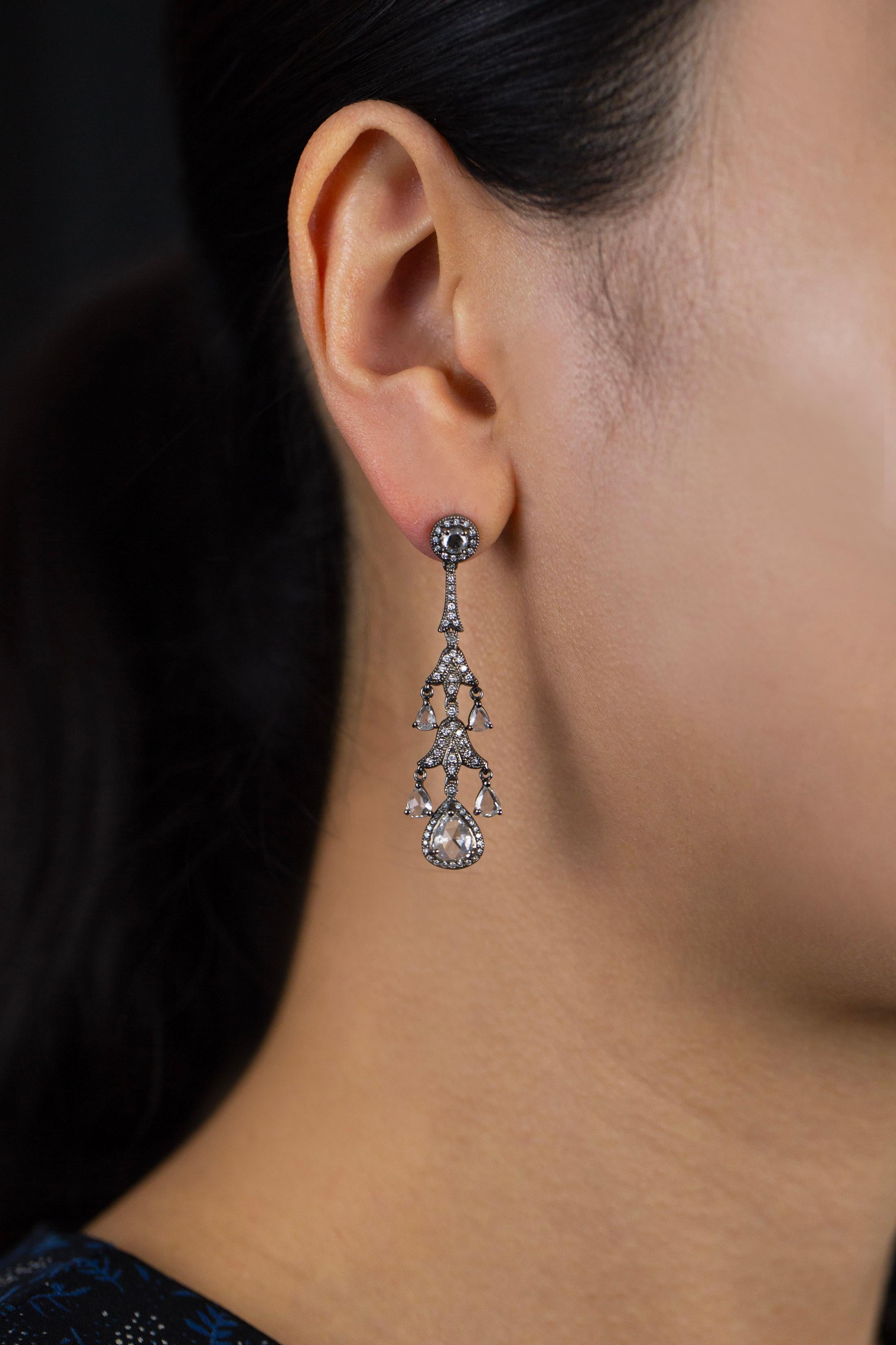 Roman Malakov, boucles d'oreilles chandelier en diamants tailles mixtes de 2,88 carats au total Neuf - En vente à New York, NY