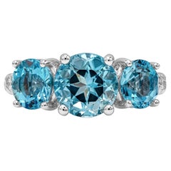 Roman Malakov, bague de fiançailles à trois pierres avec aigue-marine de taille ronde de 2,94 carats au total
