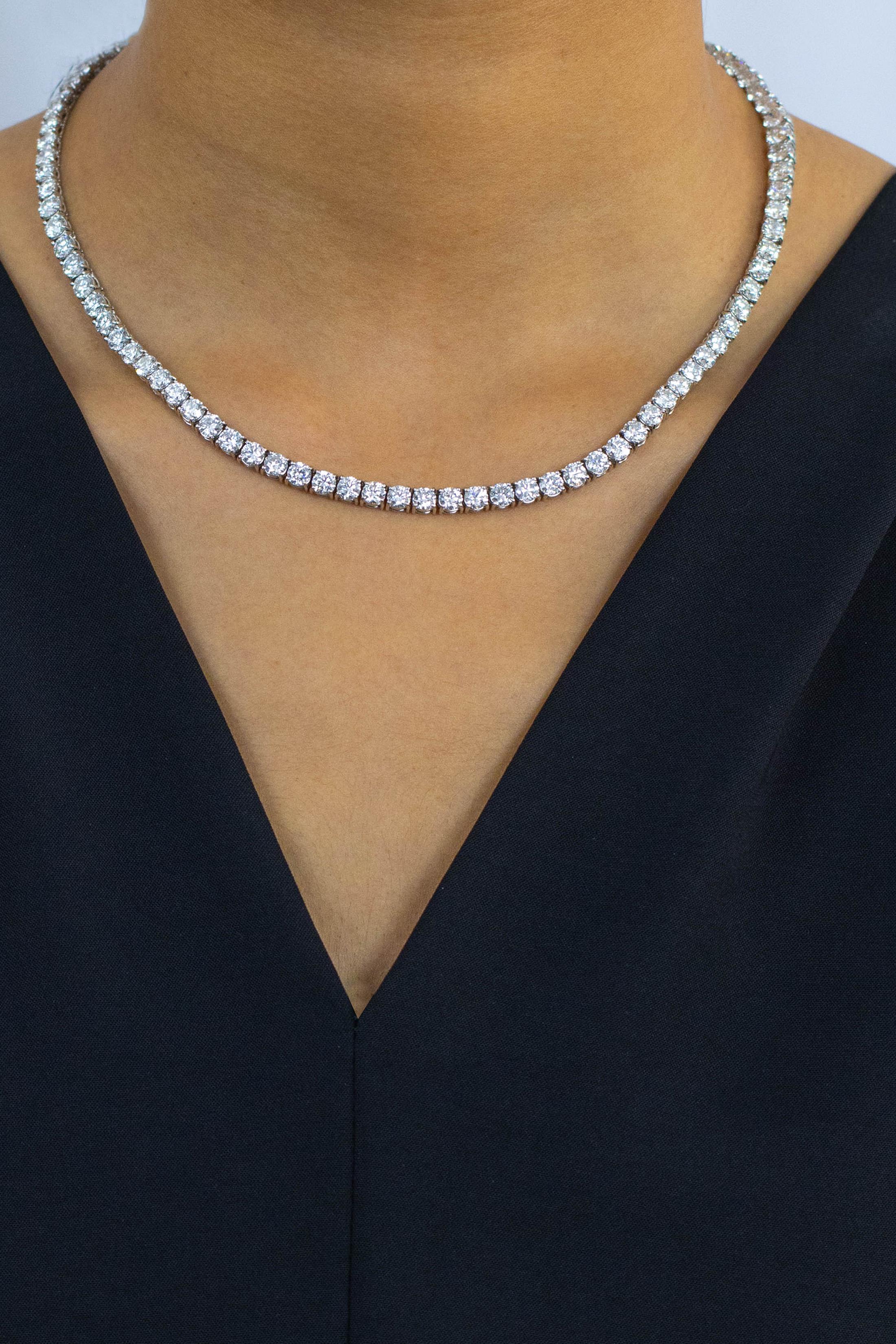 Roman Malakov 29.43 Carats Total Brilliant Round Cut Diamond Tennis Necklace In New Condition For Sale In New York, NY